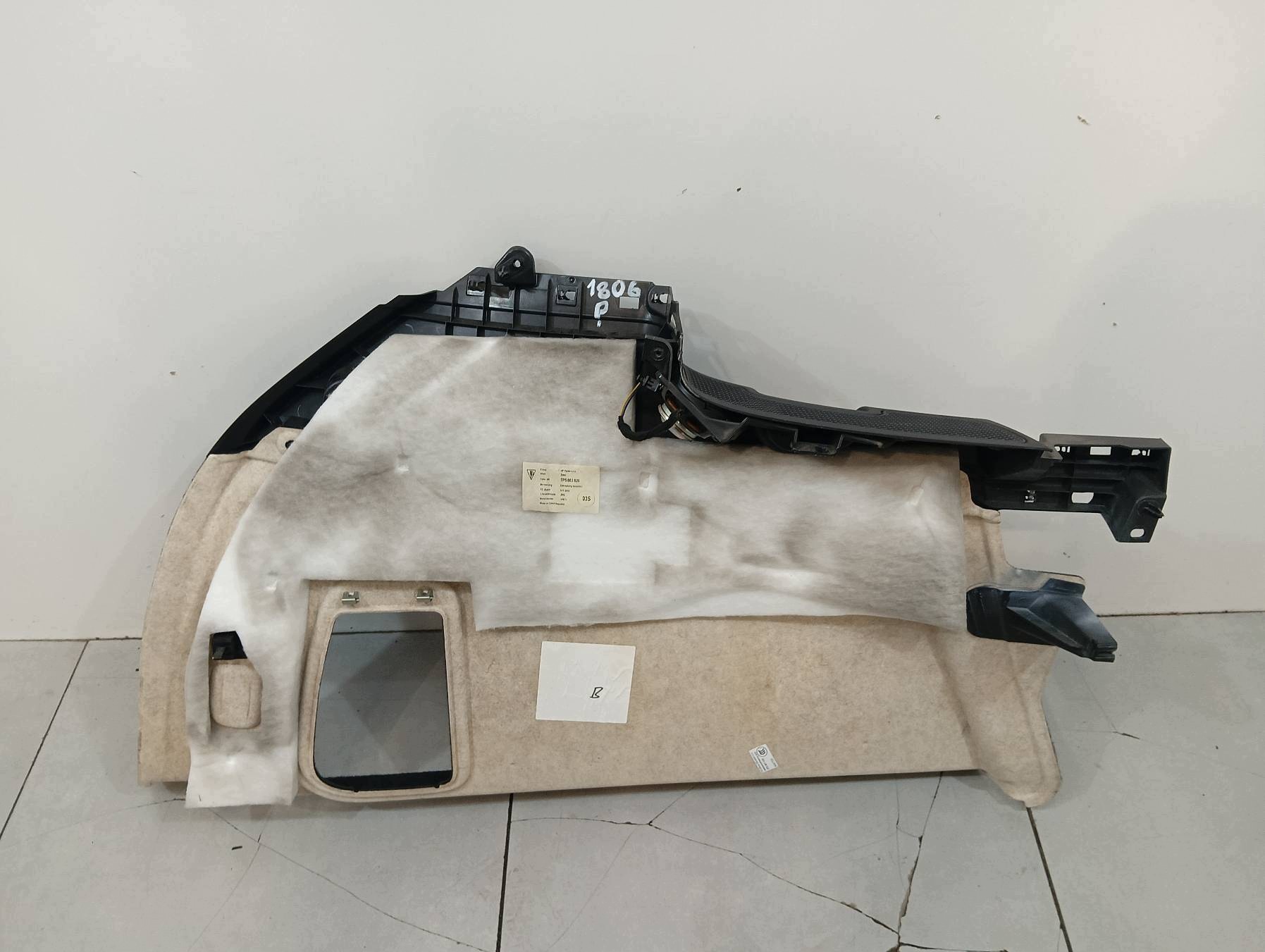 boot upholstery right rear part 7P Porsche Cayenne II (2010-2017)