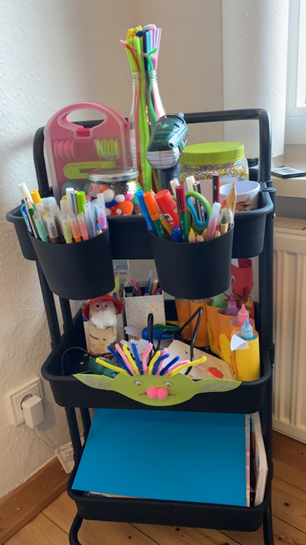 WÓZEK KUCHENNY REGAŁ NA KÓŁKACH 3 PÓŁKI SZAFKA Z UCHWYTEM MOBILNY WĄSKI Montaż meble do samodzielnego montażu