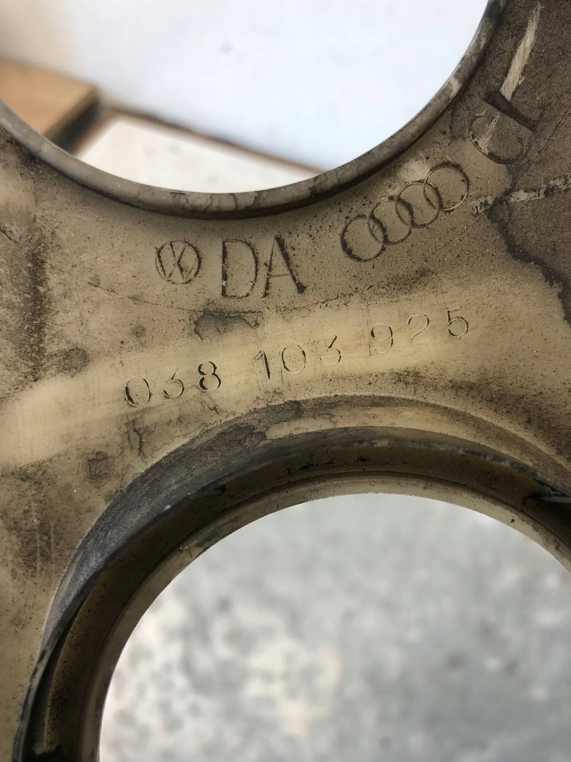 Abdeckung Blende Abdeckung DES MOTORS AUDI A4 B6 038103925