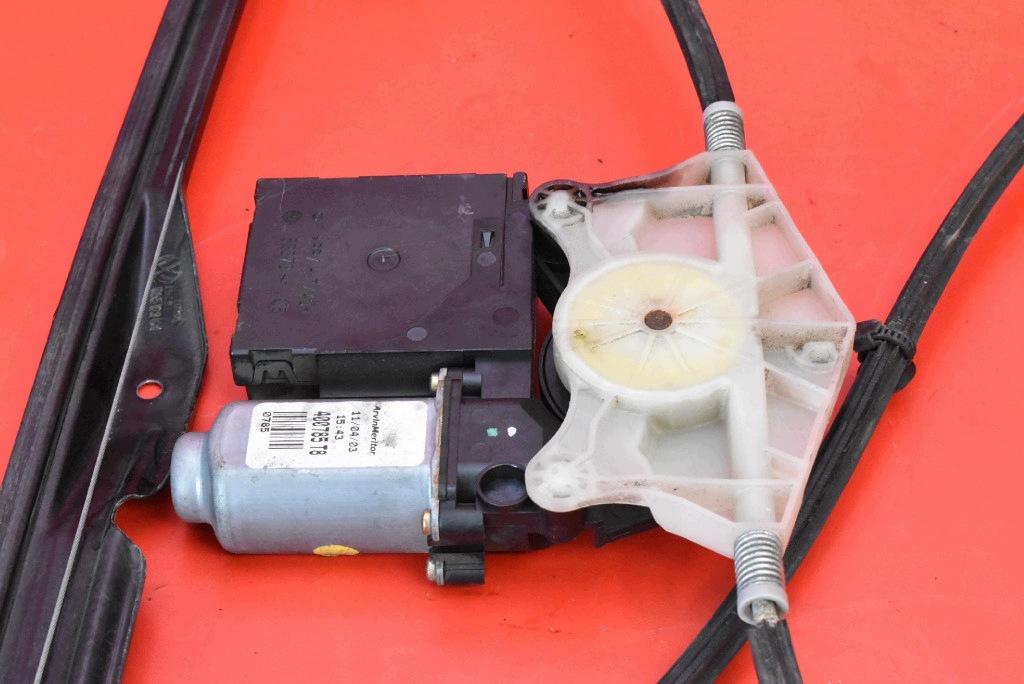 window regulator right front EU 1K0959702B VW TOURAN 1 and 03-06