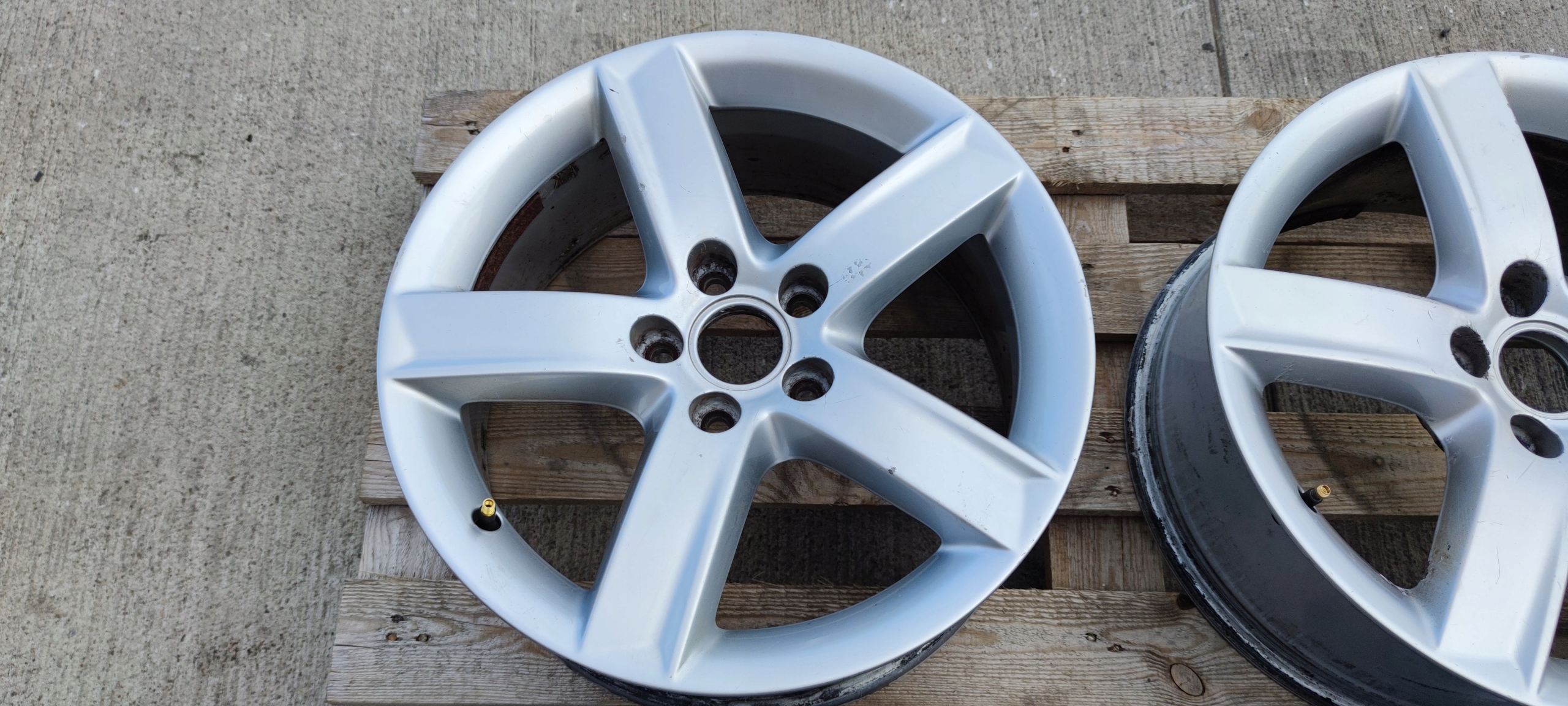 disc discs AUDI A4 A5 Q5 7,0J R17 ET37 8R0071497