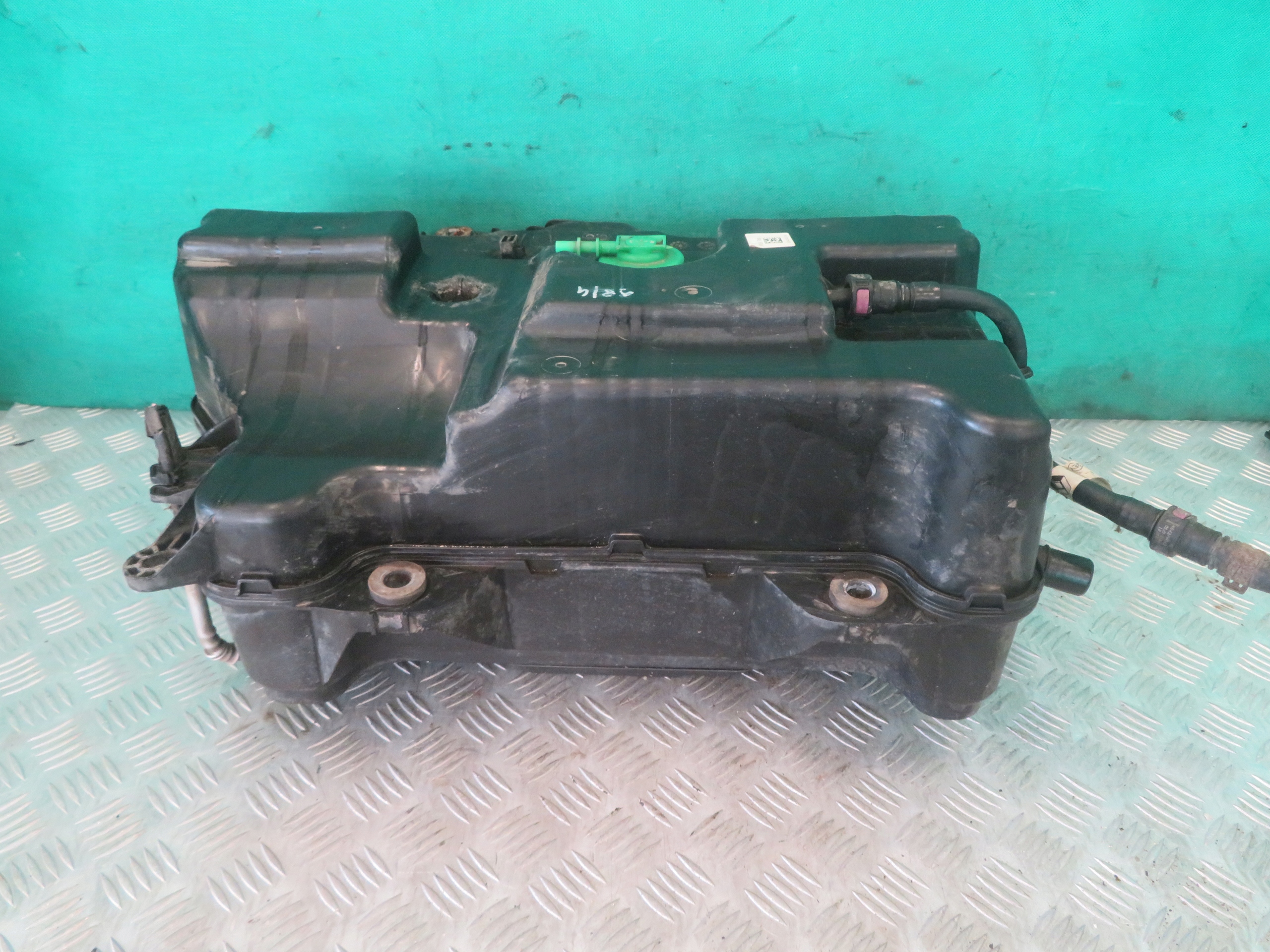 serbatoio LIQUIDO ADBLUE RENAULT TRAFIC 20R 172A25438R