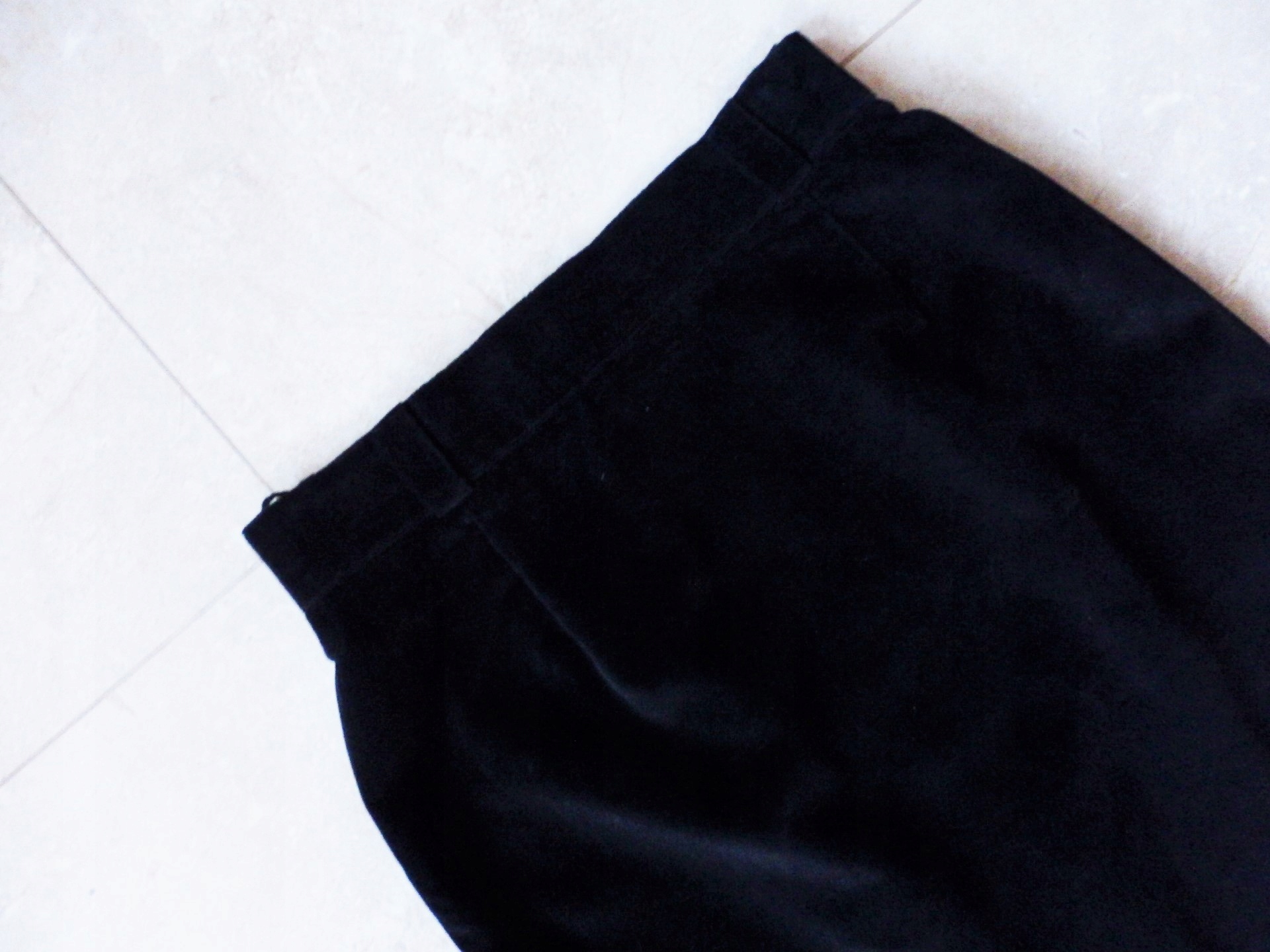 CZARNA AKSAMITNA SPÓDNICA R. 40 Rozmiar L