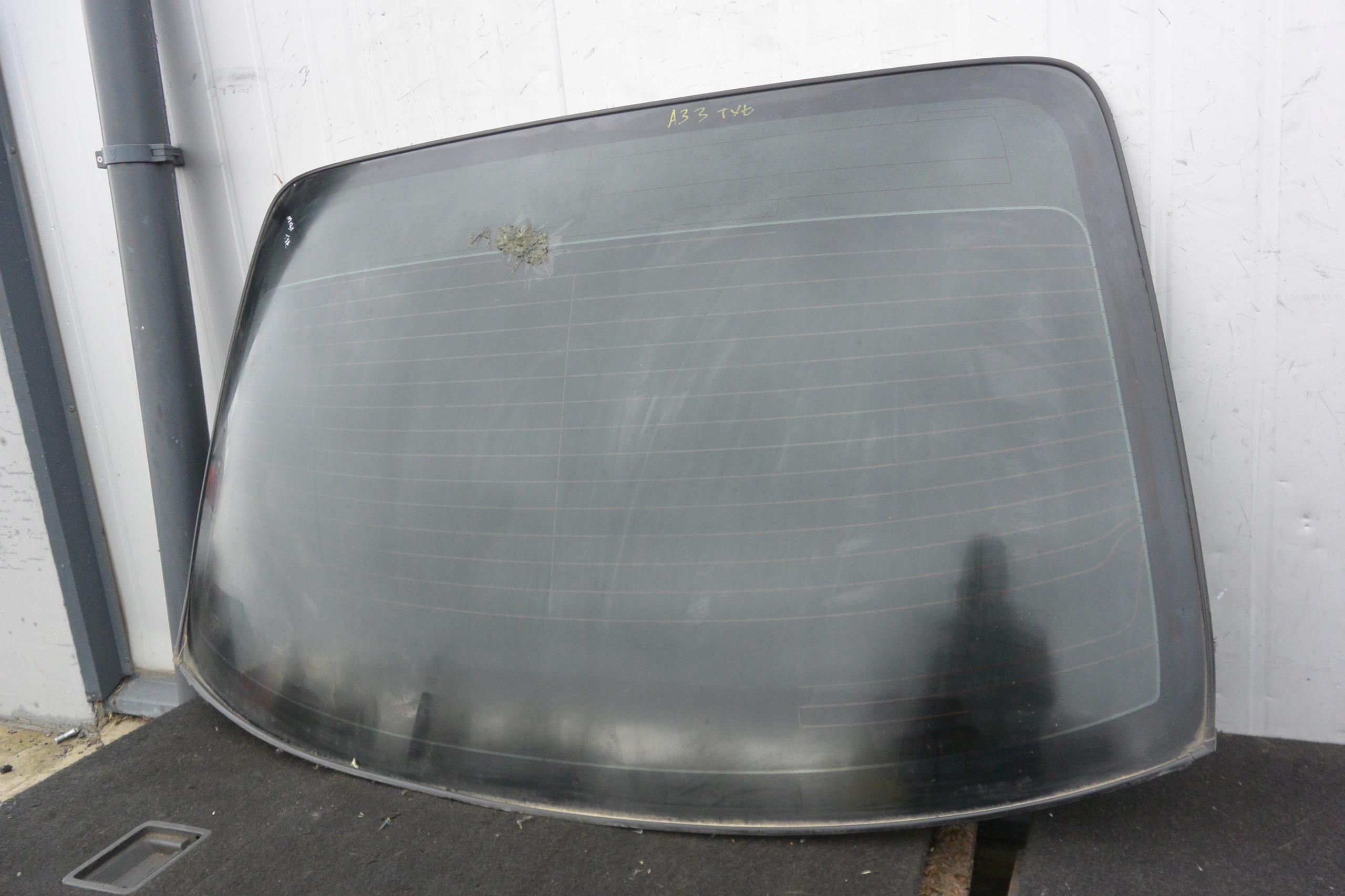 window rear part rear original NISSAN MAXIMA QX A33