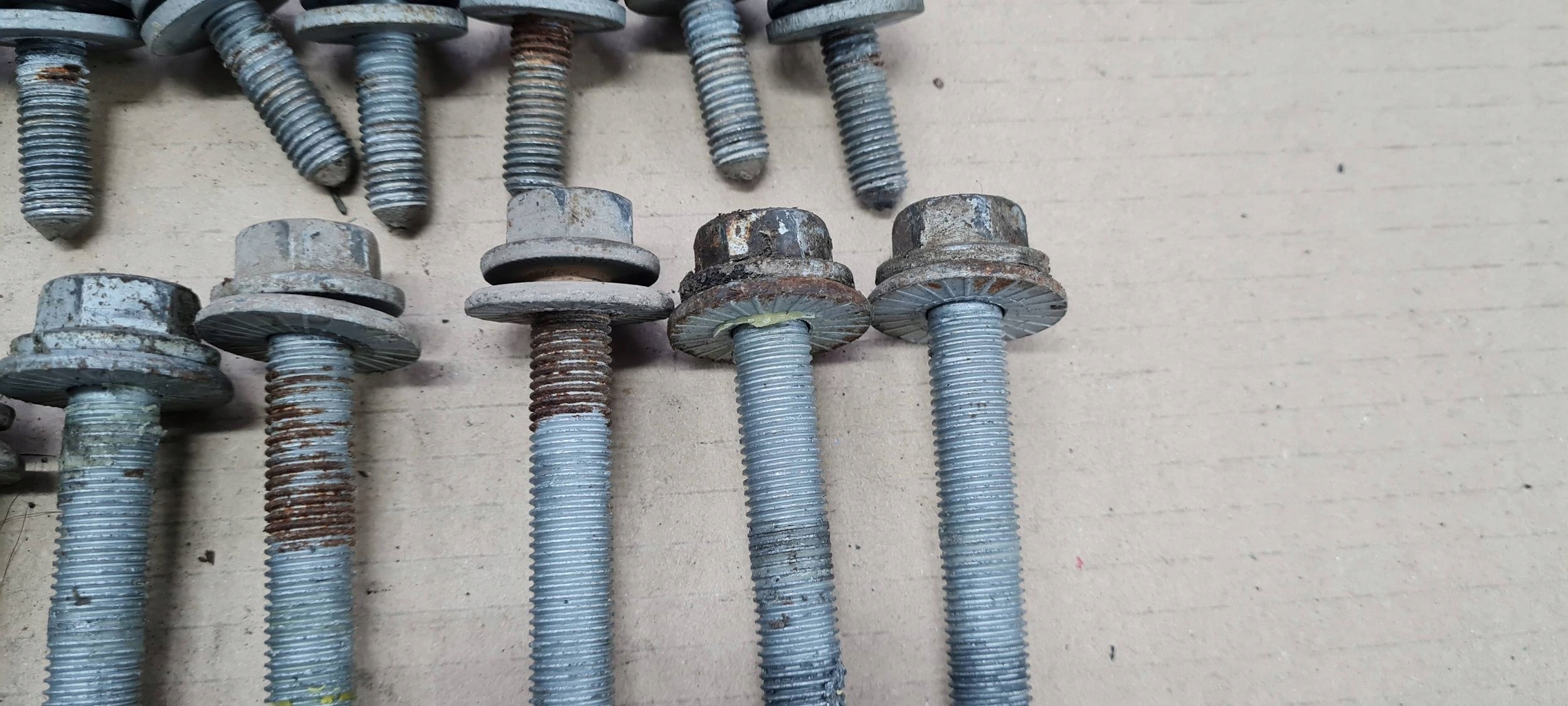 Q5 8R screws axle beam sider axle beam front springing