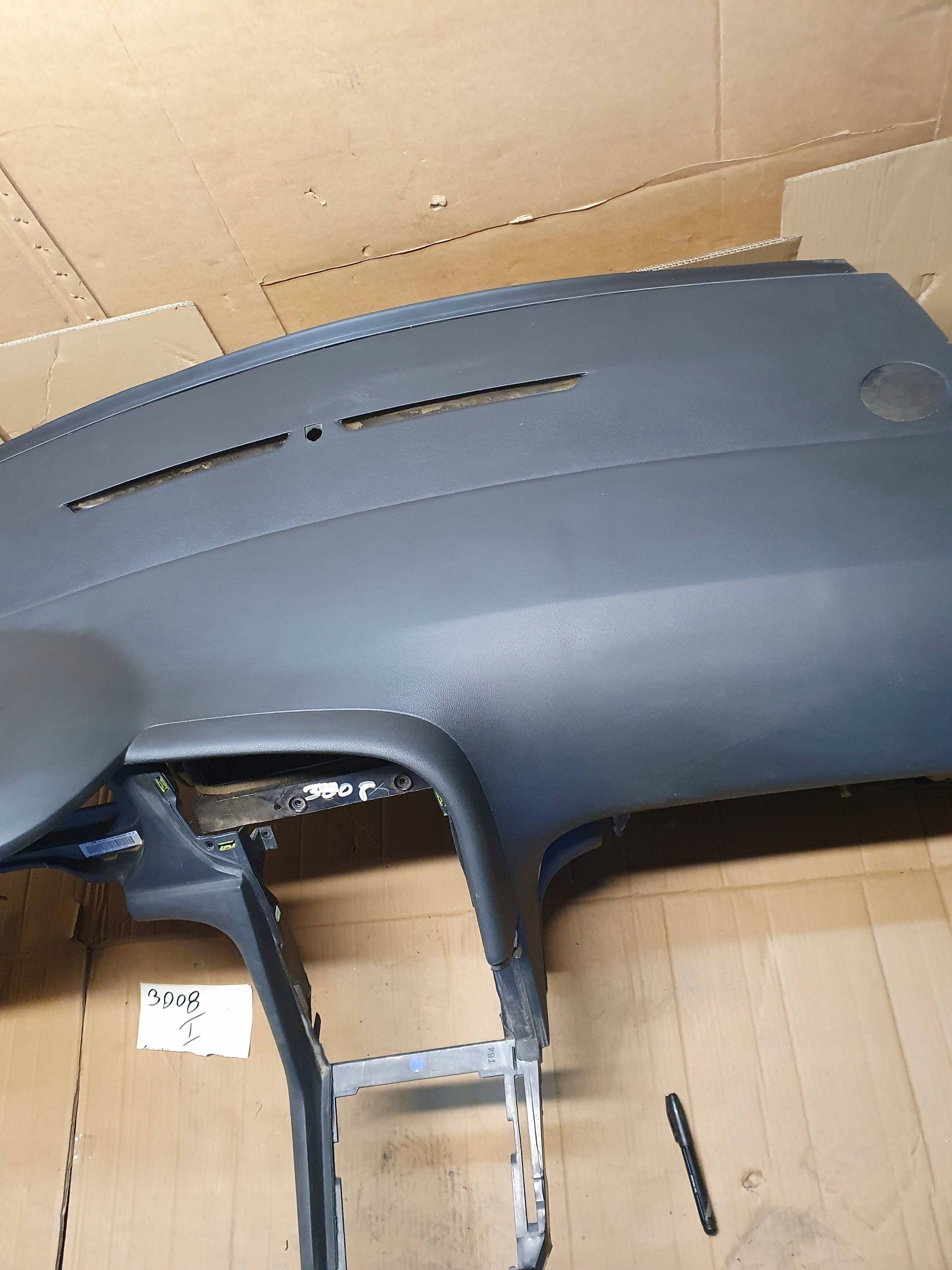 торпеда peugeot 3008 и консоль оригинал без UP NAVI