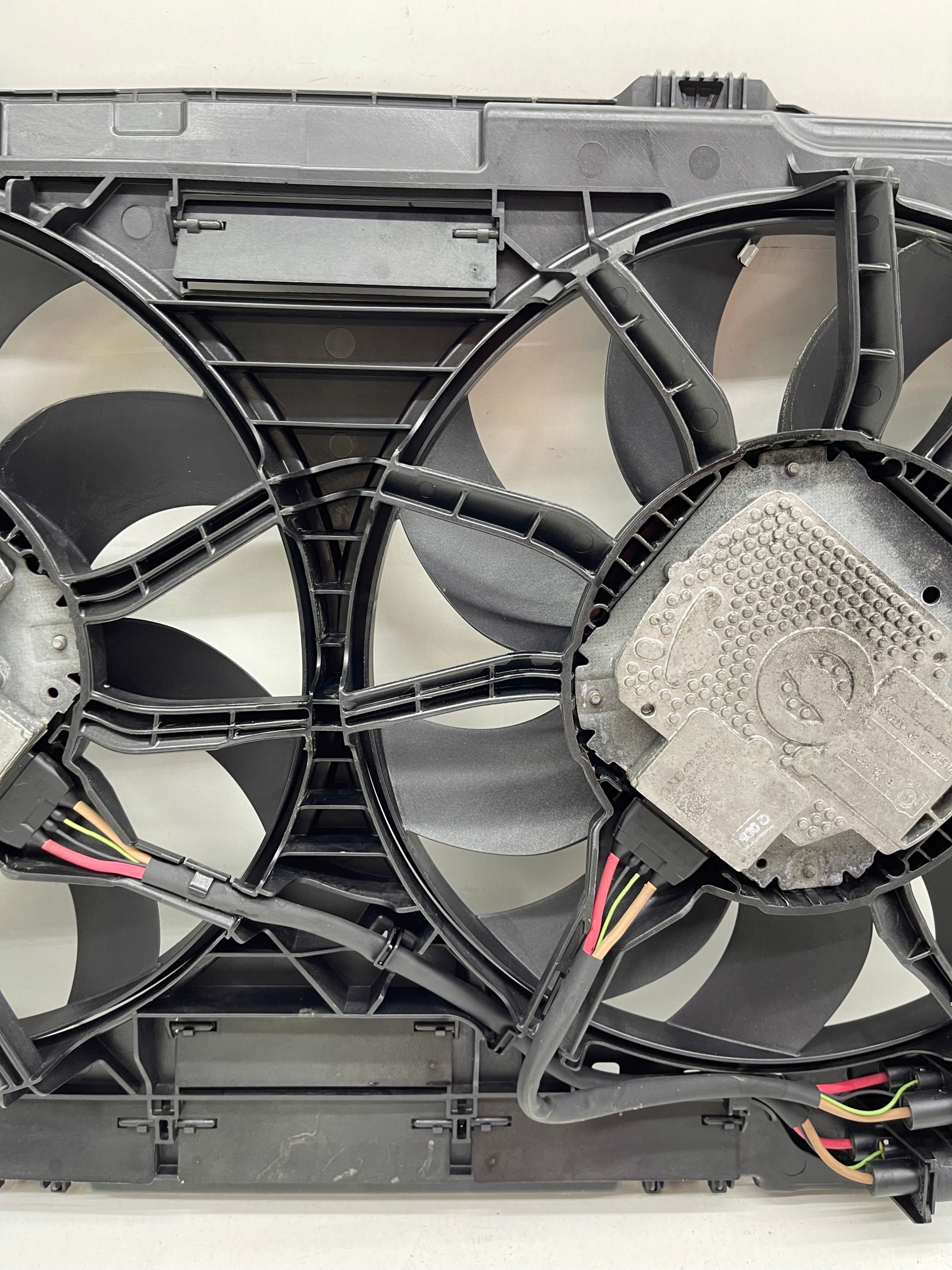 AUDI A7 A8 A5 A6 C7 3.0 TDI ventilátor ventylátory chladiče CALE originál!