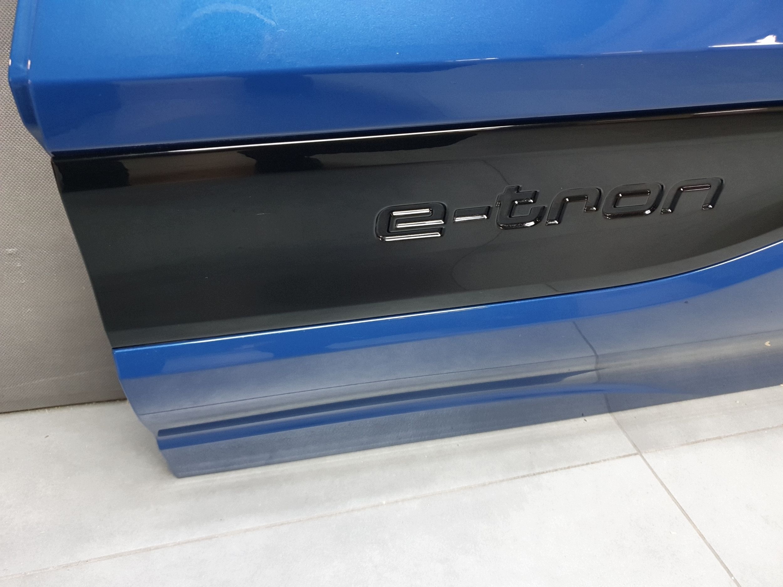 Audi Q6 e-tron ajtó bal hátsó hátsó 85H833051 lx5f