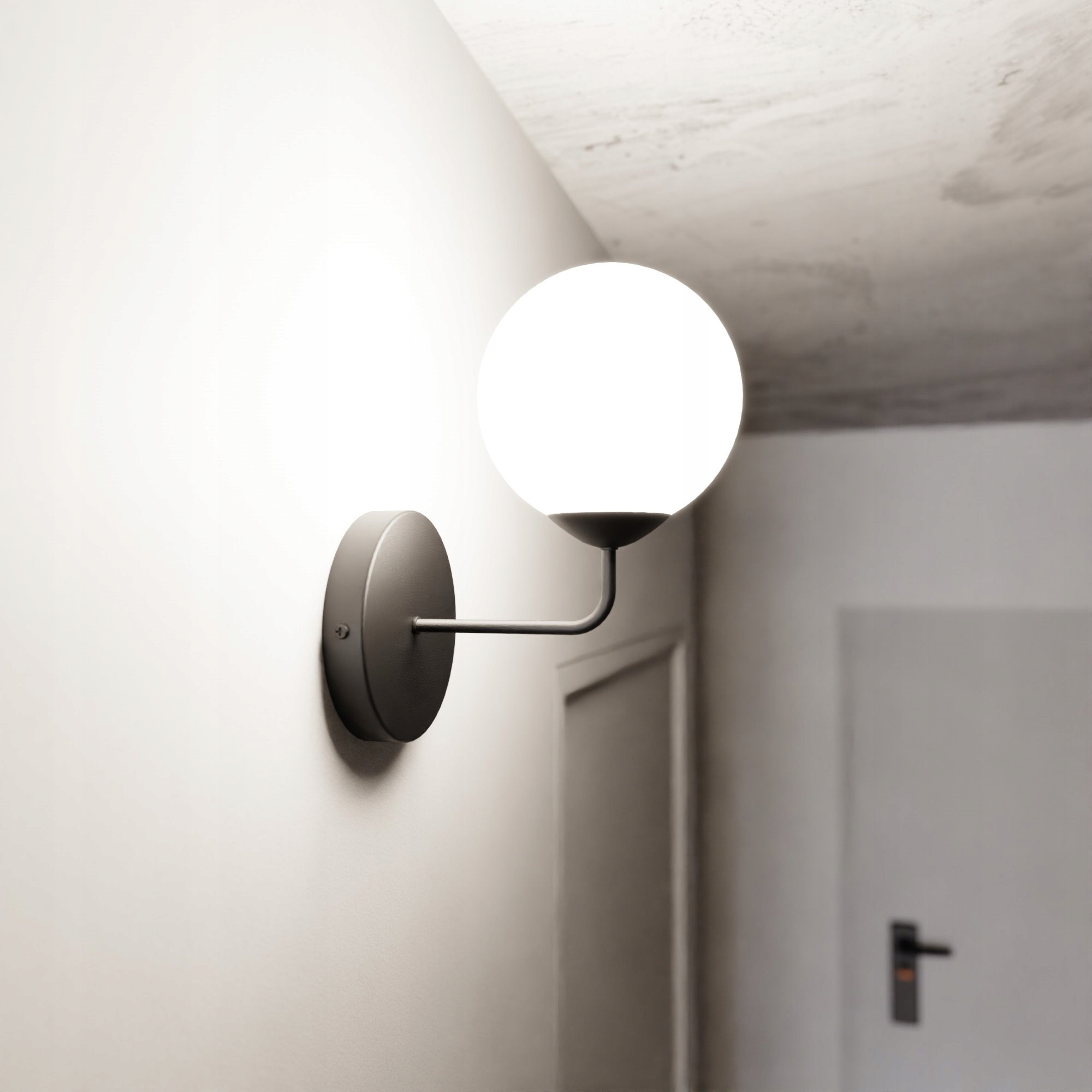 Nástěnné svítidlo s nahoru zaobleným ramenem a jednoduchou konstrukcí Pregos K1, černé