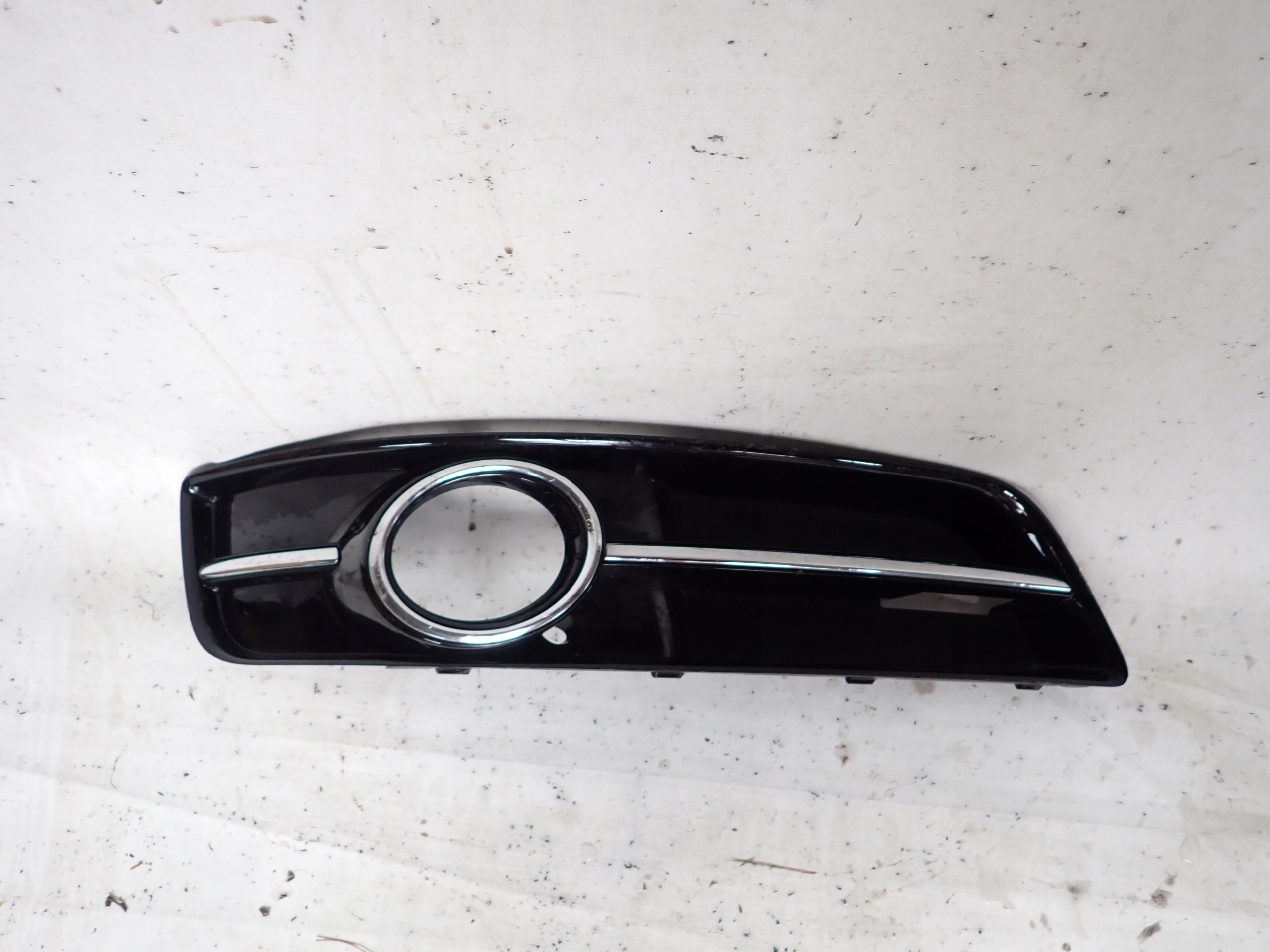 AUDI A3 8P LIFT 08- grid of a bumper right front front 8P0807882