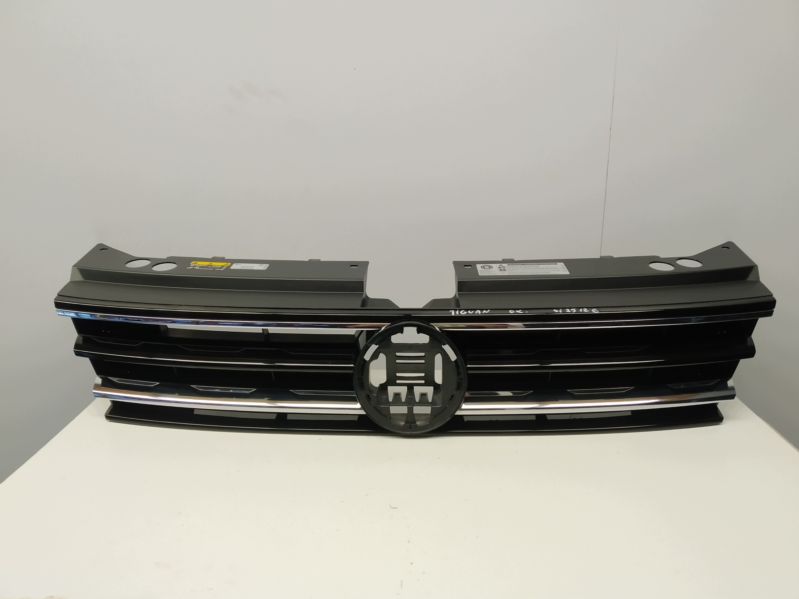 2015r + Vw Tiguan II front PREKLADgrill w bumper front original 5NA853653A