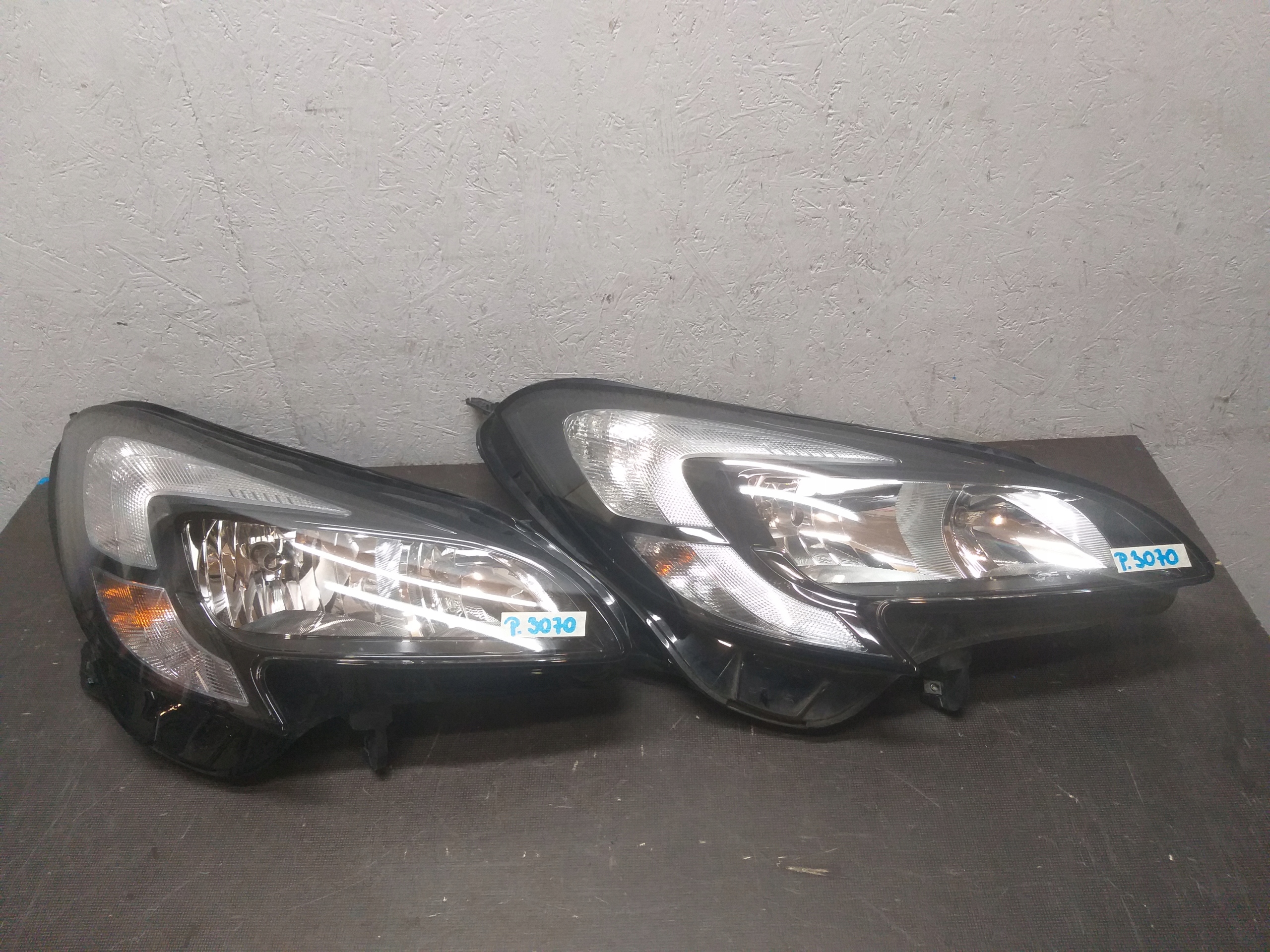 LIGHT FRONT RIGHT OPEL CORSA E 13381336
