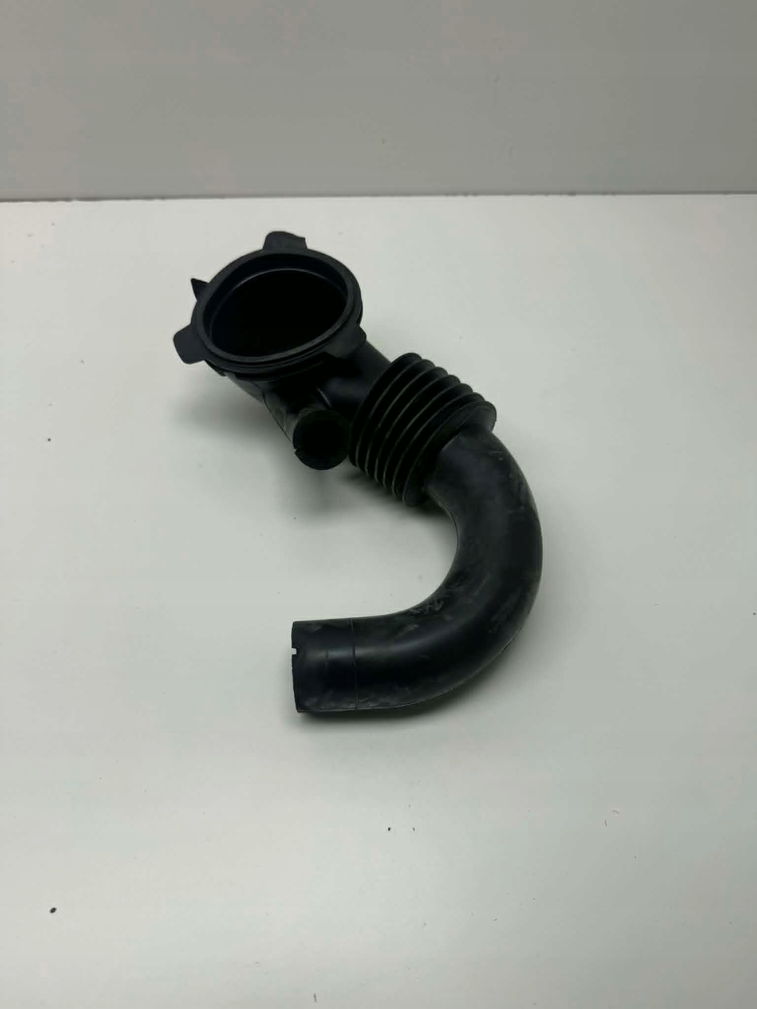 Připojovací hadice (buben-čerpadlo) pro pračku Lg AGM30135212