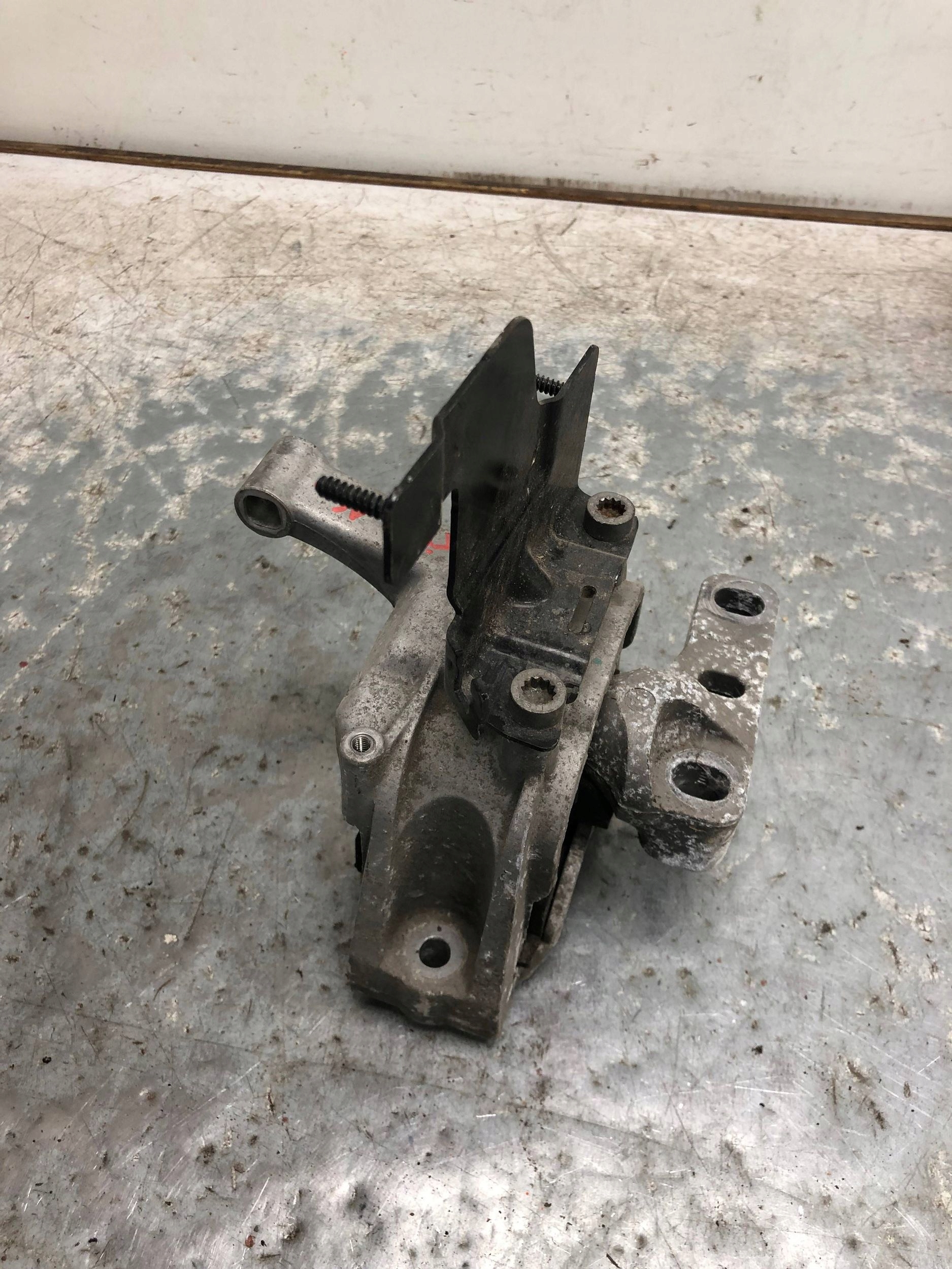 holder engine mount VW SKODA AUDI 5N0199262F