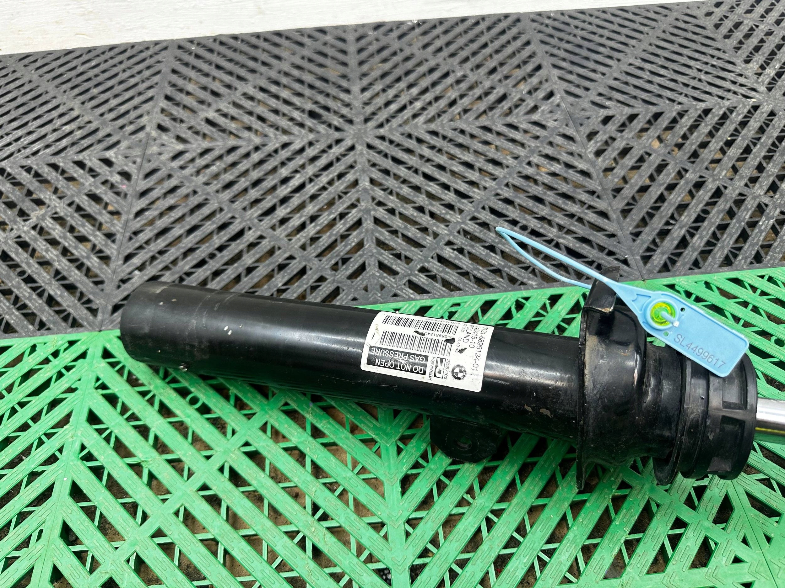 shock absorber front right BMW X2 F39 6895134