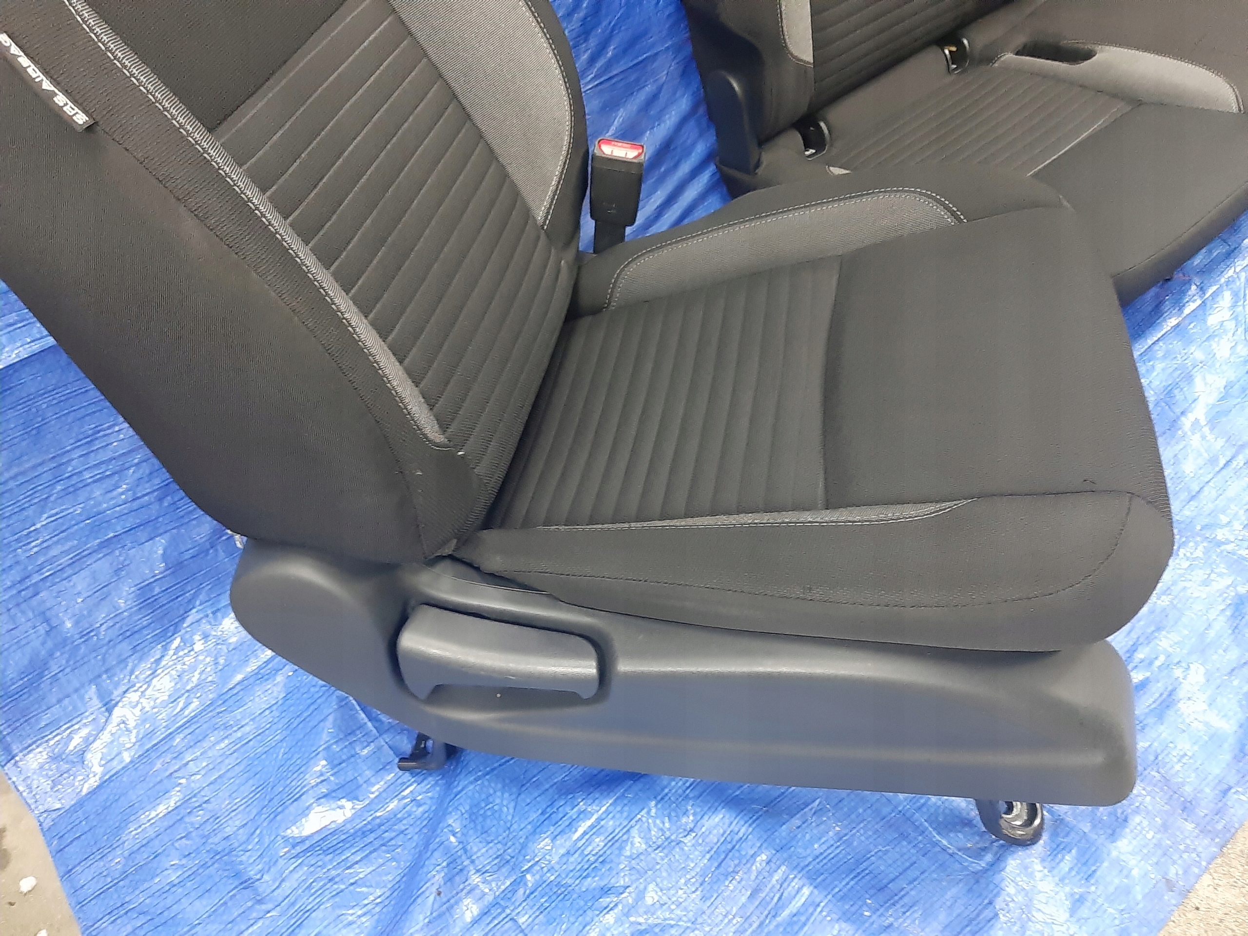 Sitze vorne Sitz heck NAVARA NP300 D23 ALASKAN EUROPA KOMPLET