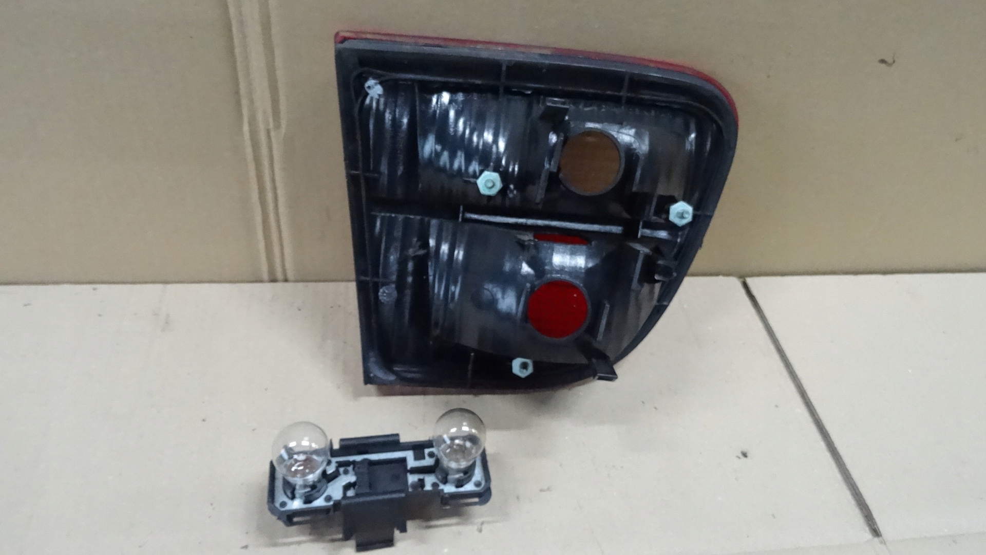 light right rear part SEAT LEON and 2001r 1M6945092B