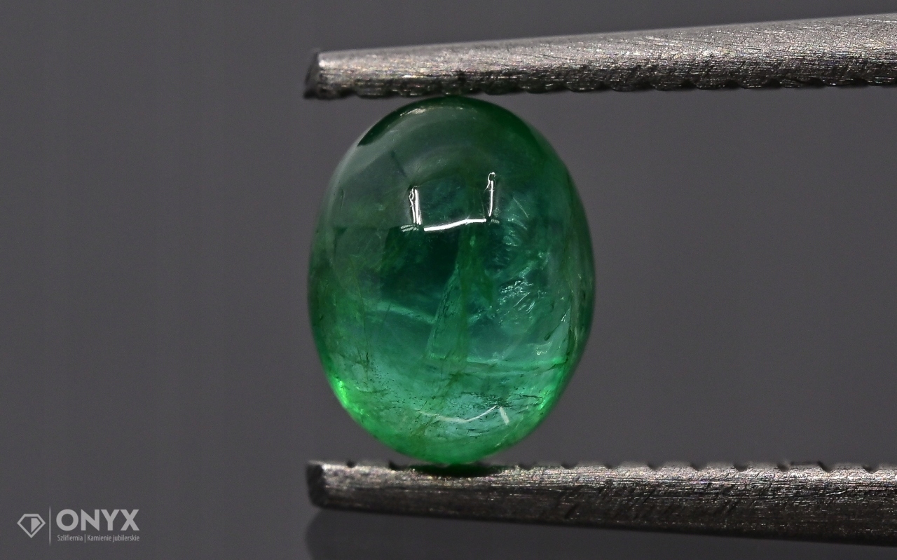 Smaragd kabošon ovál 5x4 mm