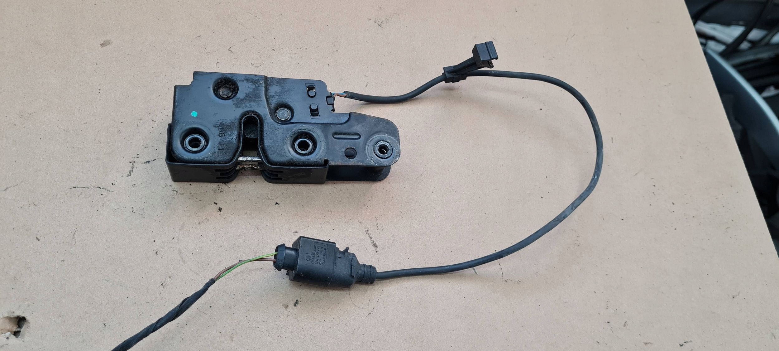 Q5 8R bonnet latch lock POKRYWY front 8K0823509D A4 B8 A5