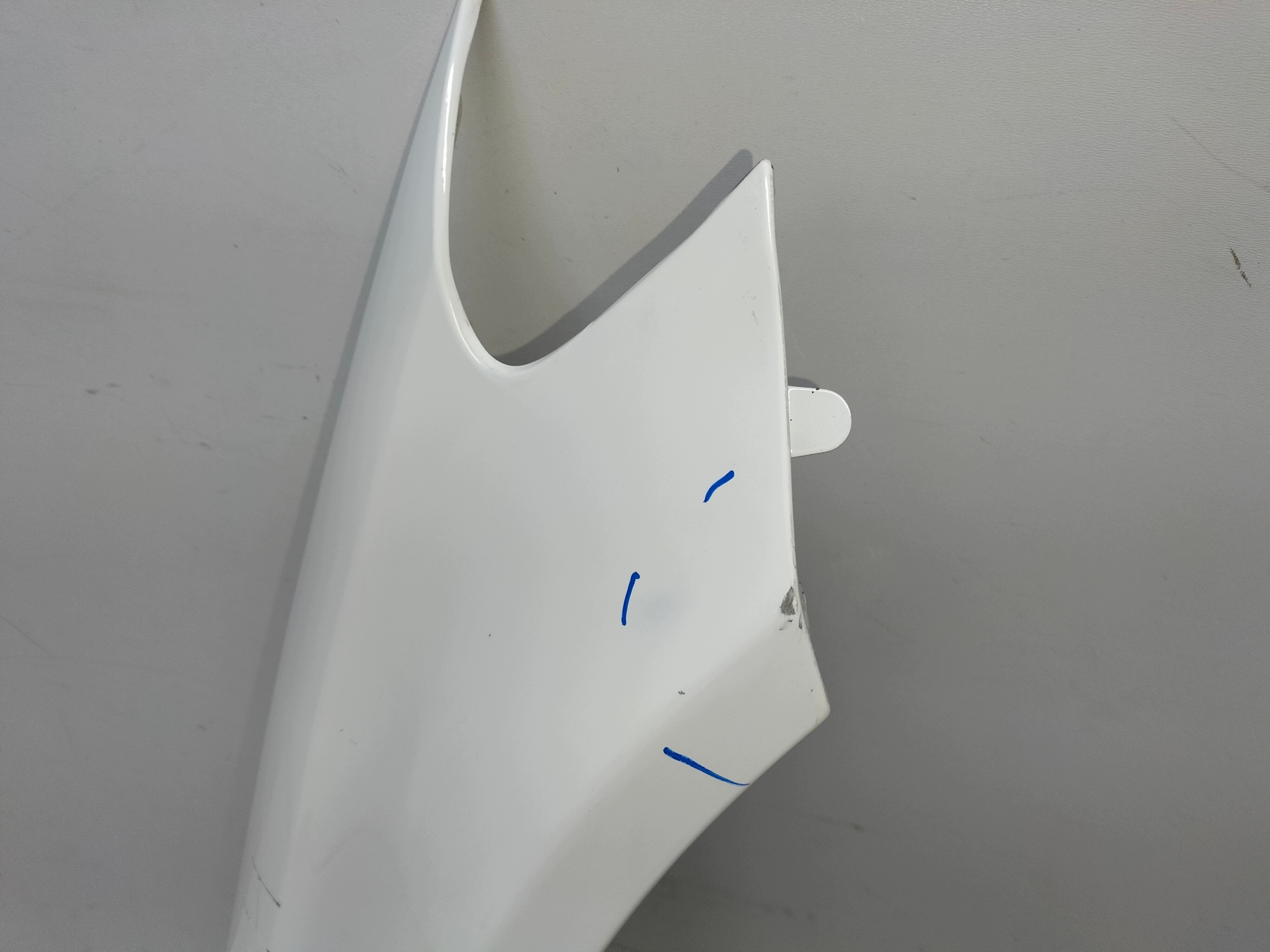 fender front front right MERCEDES C KLASA W205 14