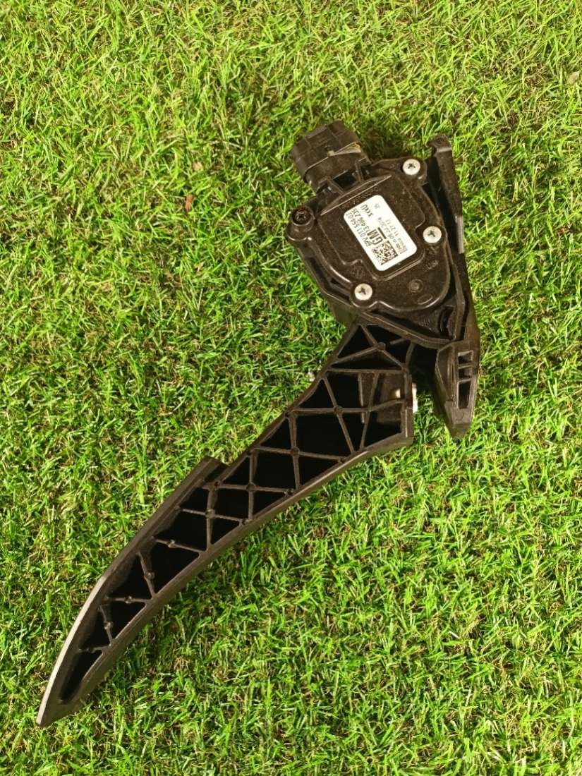 accelerator pedal Chevrolet Cruze J400 r2017