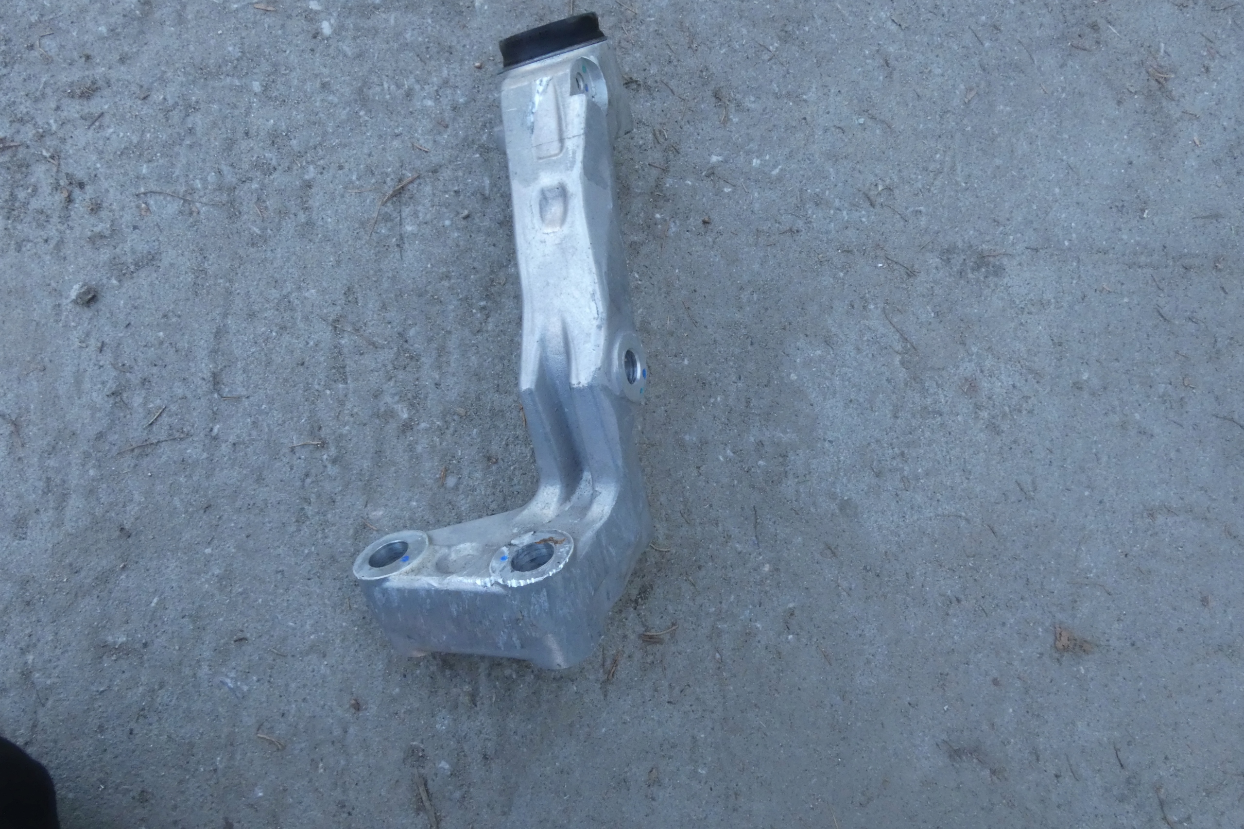 DS9 1.6 THP axle beam subframe axle beam front 94703M01