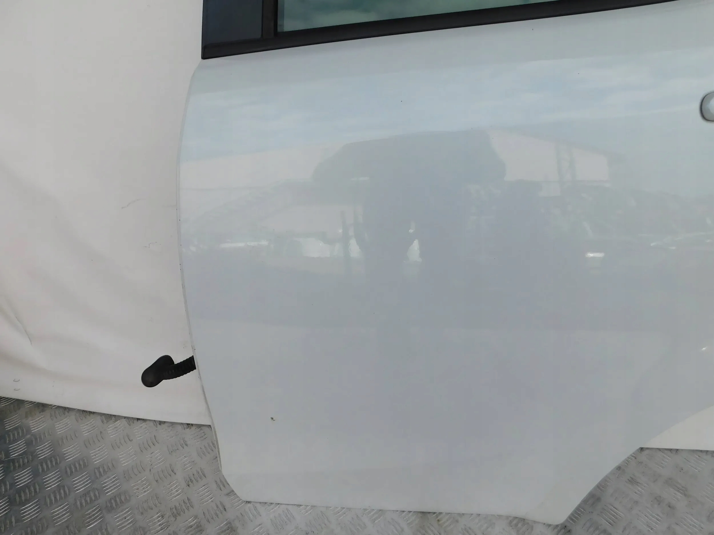 door rear part rear. left SUZUKI SPLASH
