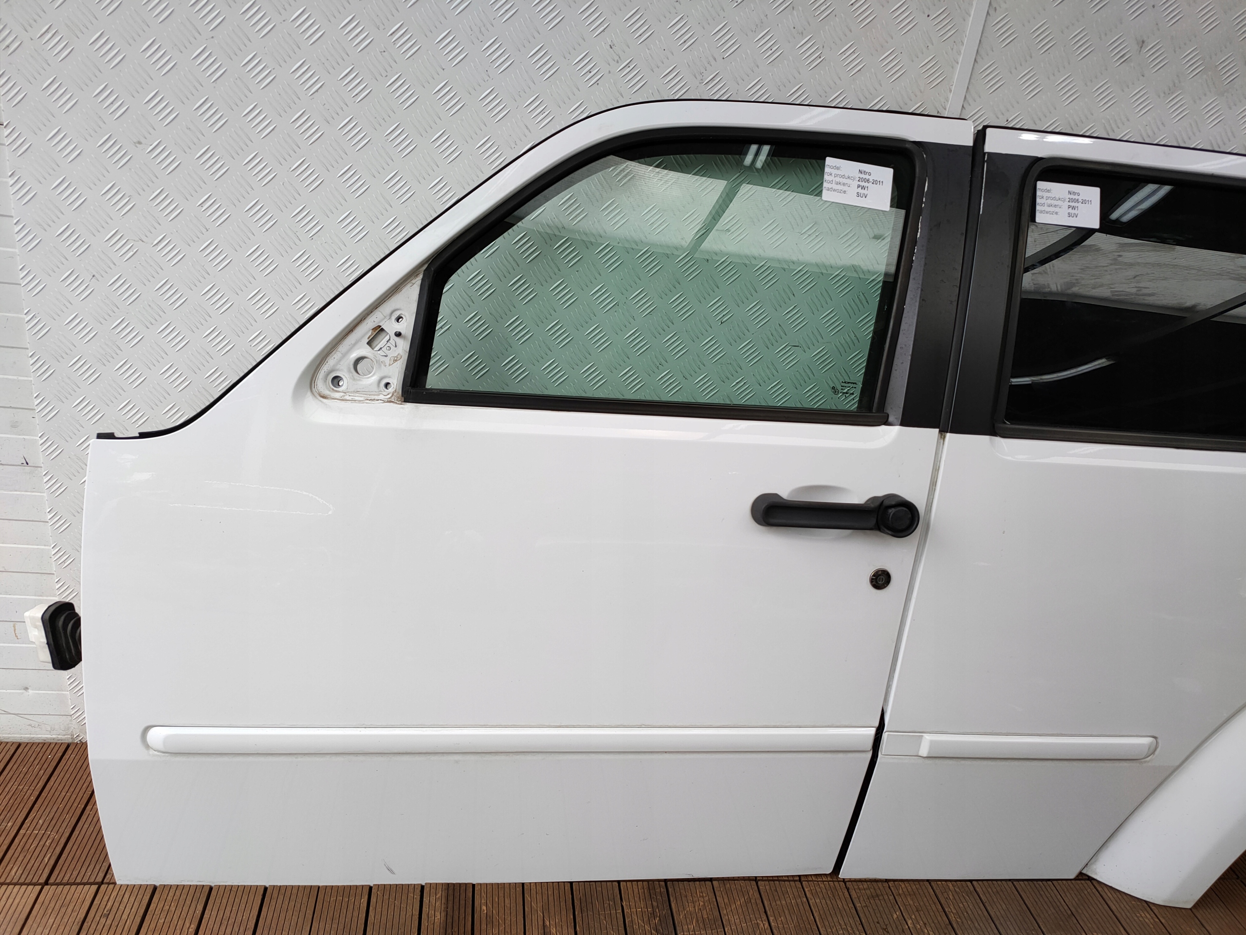 DODGE NITRO 07-12 door front and rear. left colour PW1 KOMPLET original
