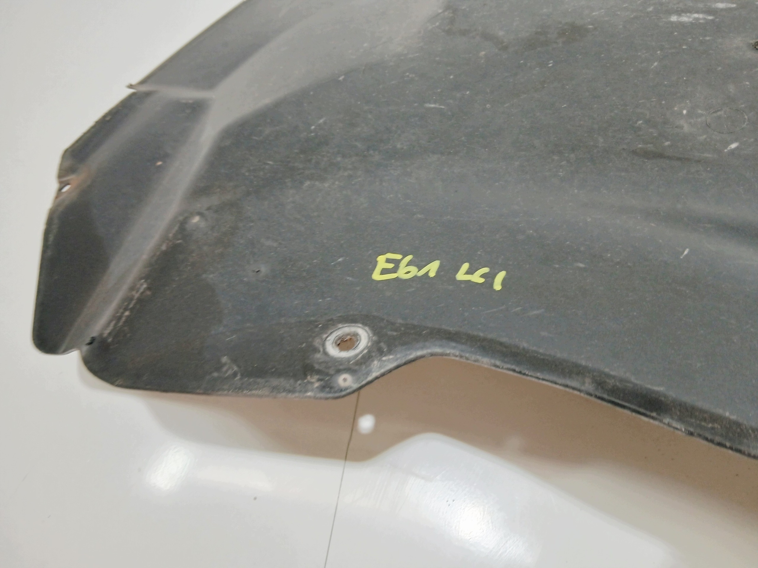 kryt obal KOMPRESORA NIVO BMW E61 OE (0000873)