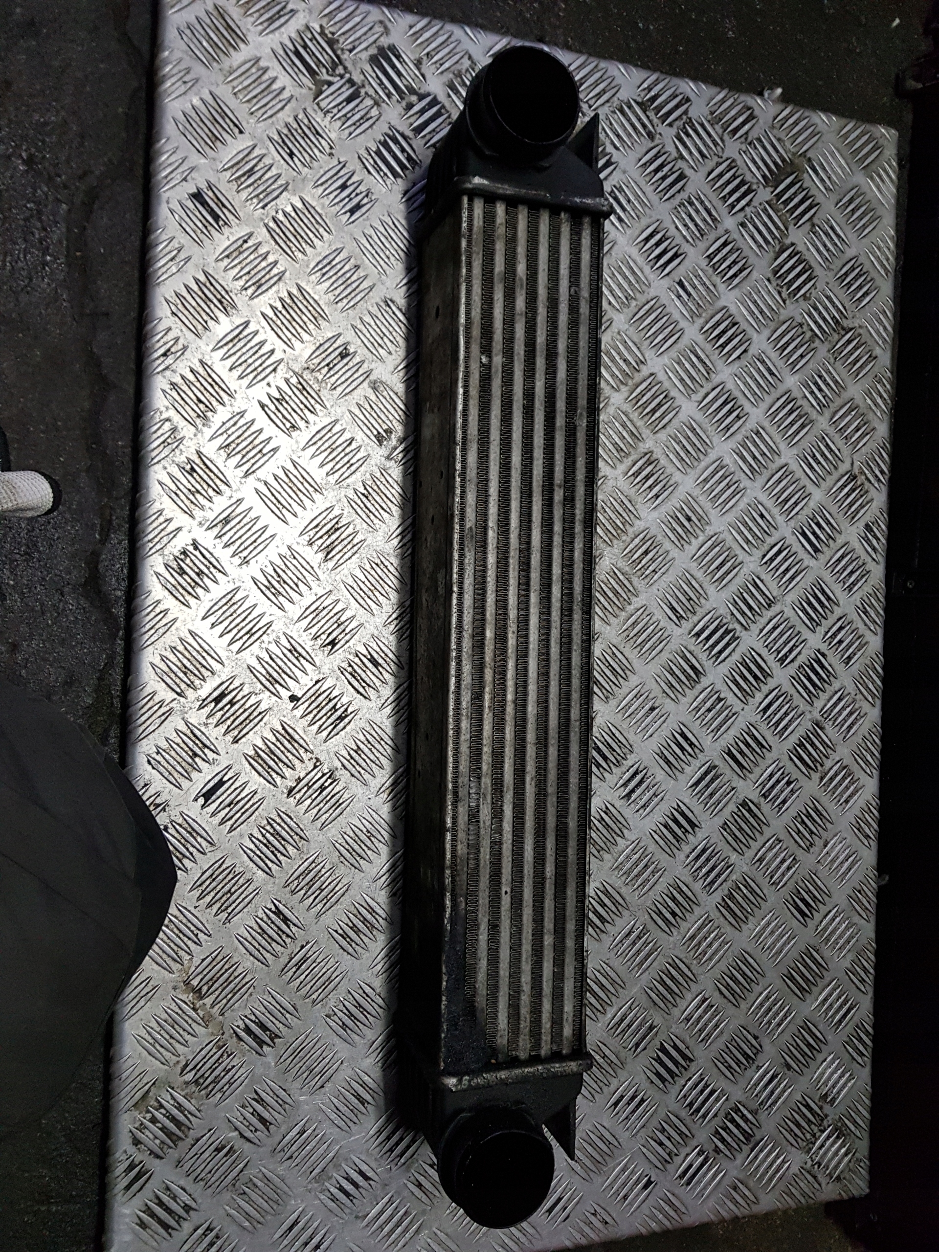 BMW E39 520 525 530 intercooler 2247359 radiator