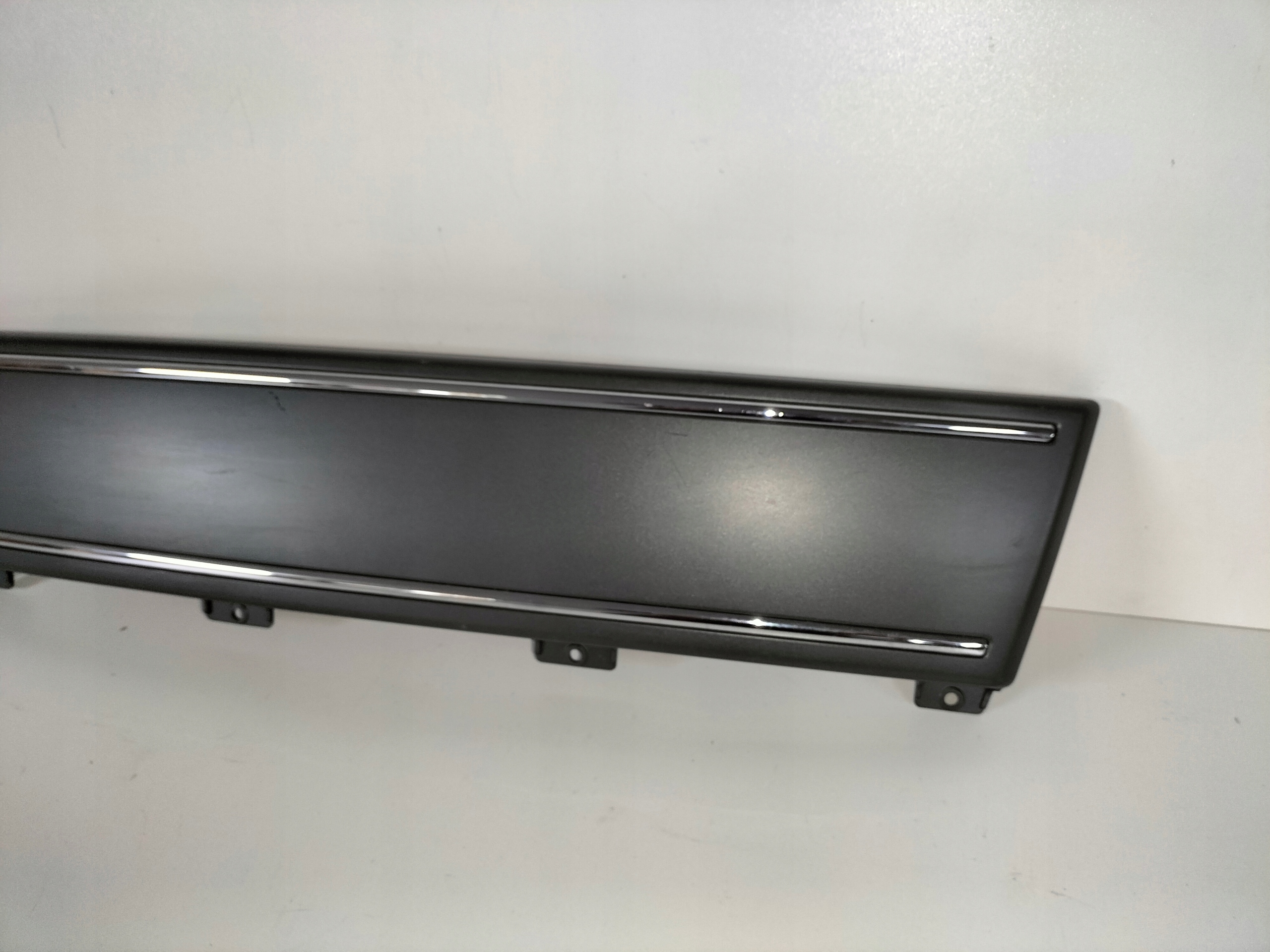 pad below tablice moulding grille front AUDI A3 8P 06-08 QUATTRO USA