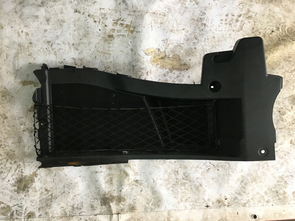 BOCZEK PRAWY BAGAZNIKA PEUGEOT 308 CC