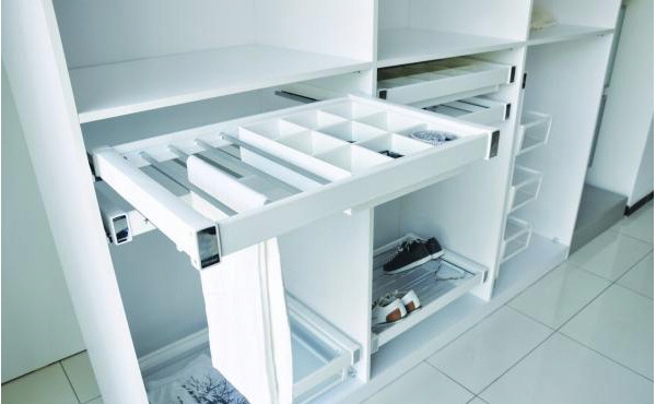Šuplík na kalhoty s přihrádkami 90 cm s tlumením dovírání s plným výsuvem Bílá Starax
