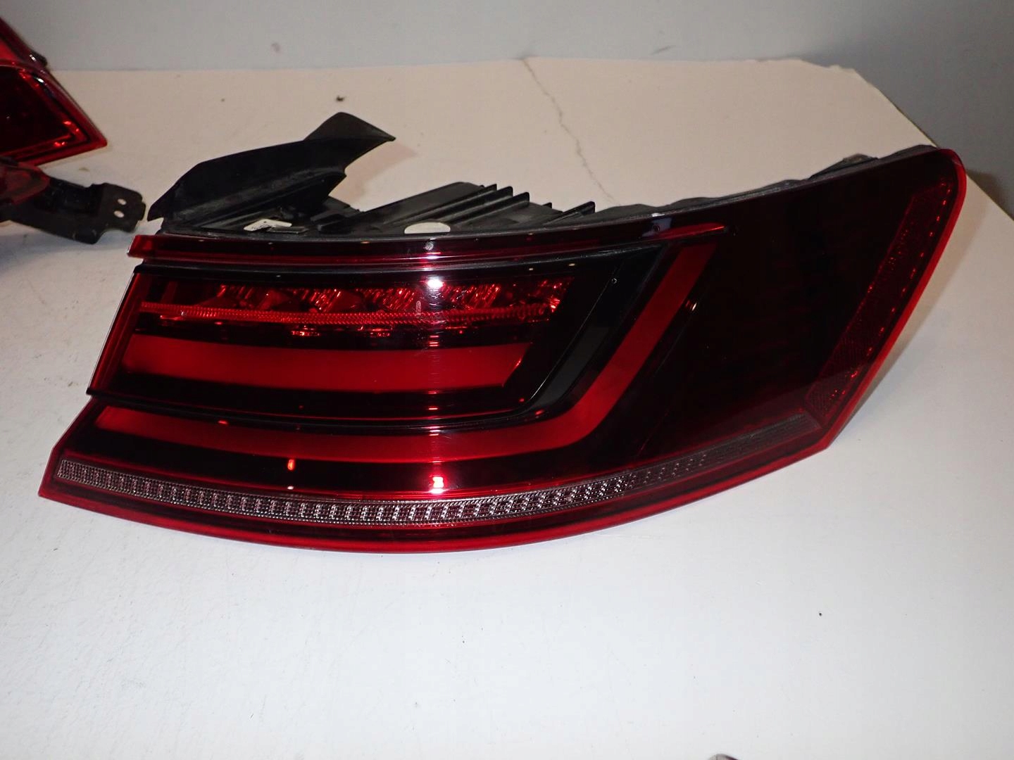 light rear part rear right VW ARTOEN 2017- 3G8945208J