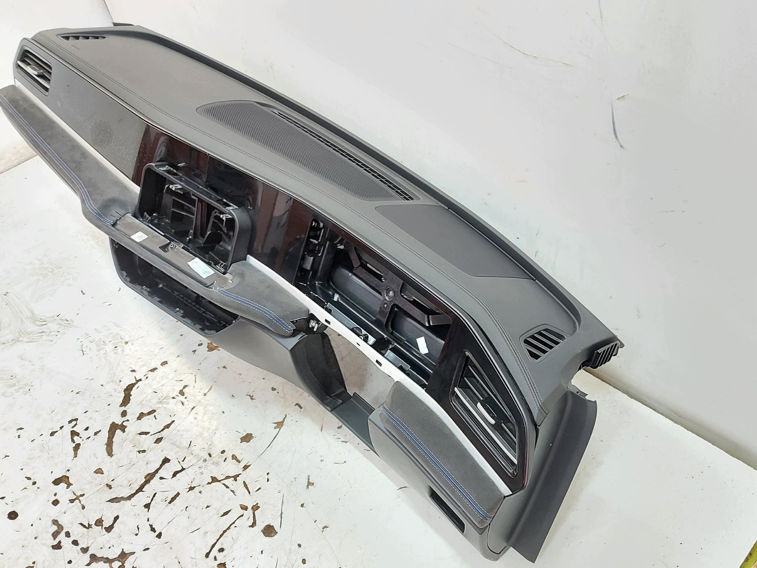VW Passat R B9 3J0 2025r dashboard console cockpit oryg ANGLIK vwpasb89,947464