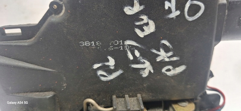 lock door VW PASSAT 97- left front 117626101