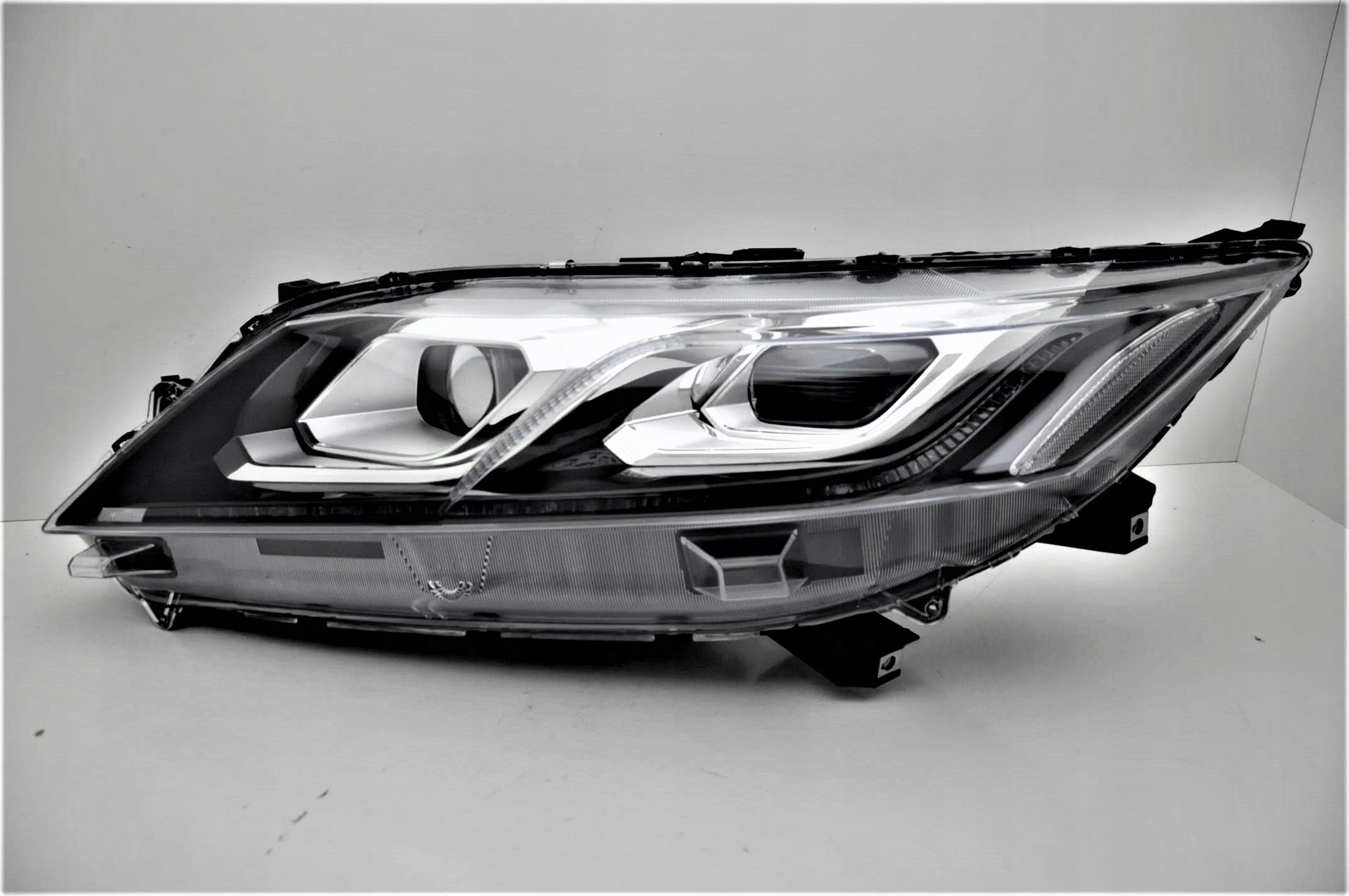 MITSUBISHI ECLIPSE CROSS OD 2018- REFLEKTORY KPL Producent części Depo