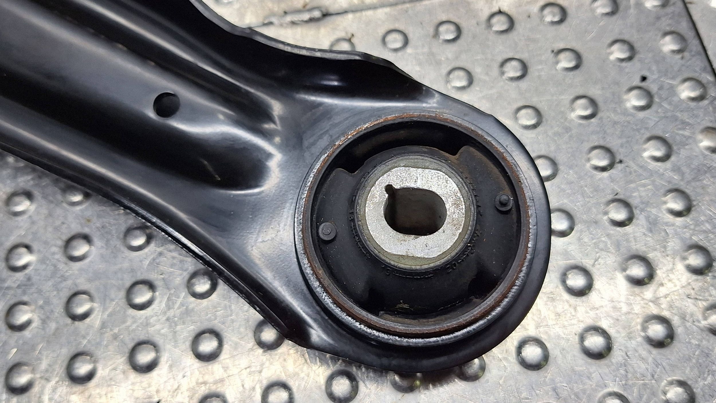 arm left front L1TC-3051-AB FORD PUMA MK2