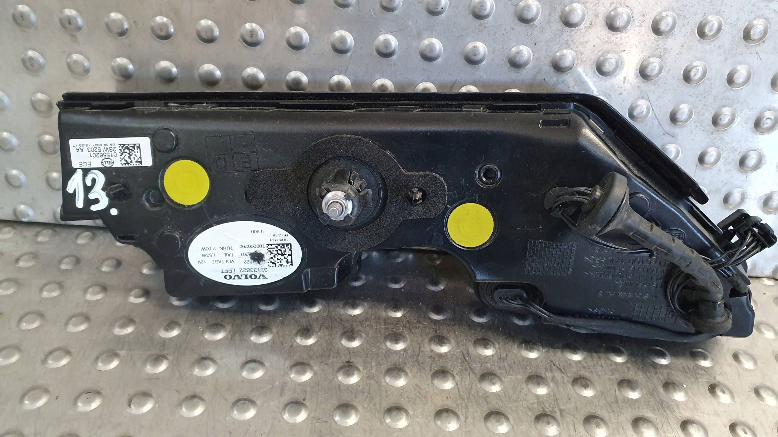 light rear part left VOLVO C40 to the bonnet 21- 32133822