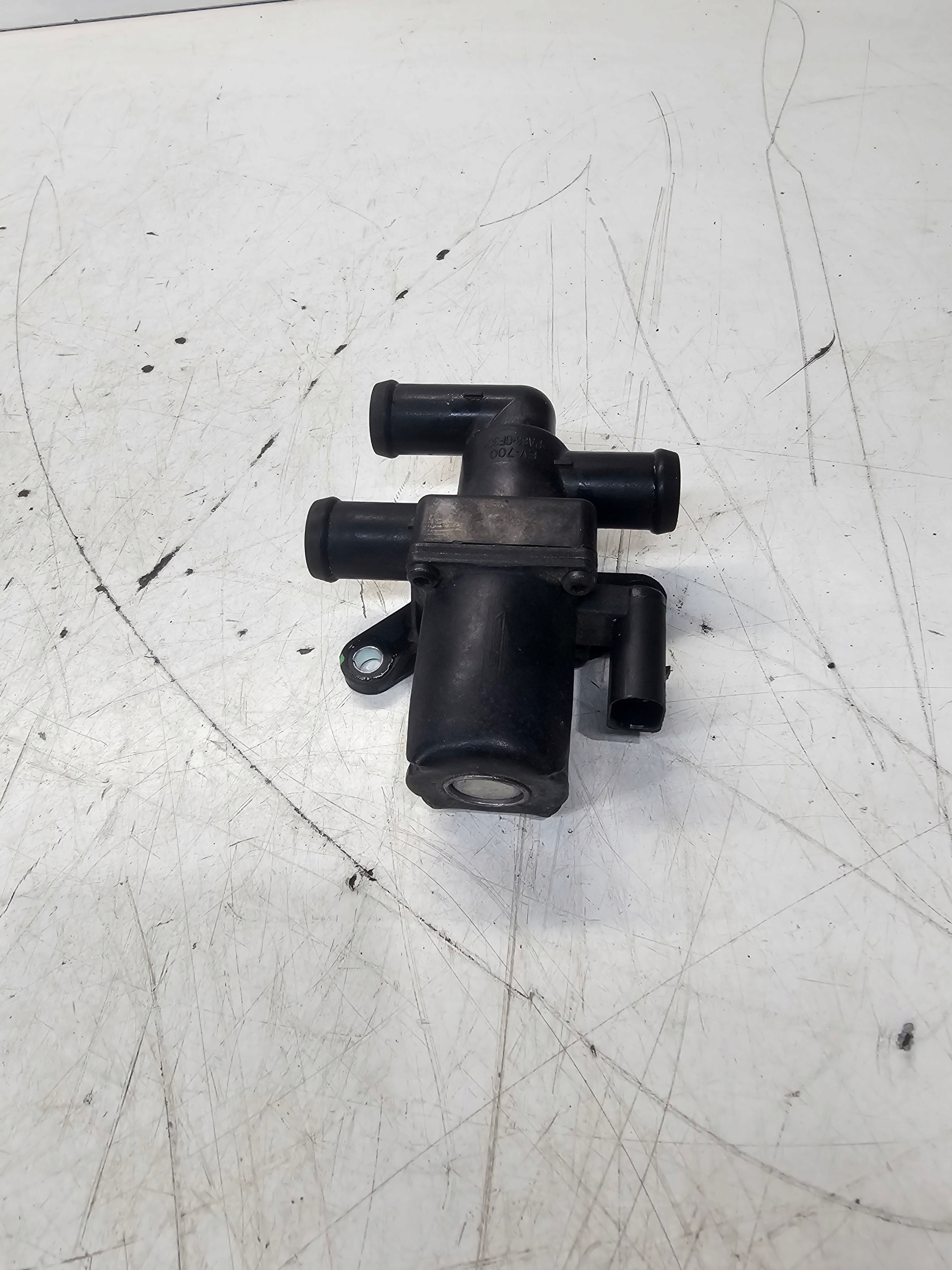 VALVOLA elettromagnetico d’acqua AUDI A4 A5 Q5 1T0820036D
