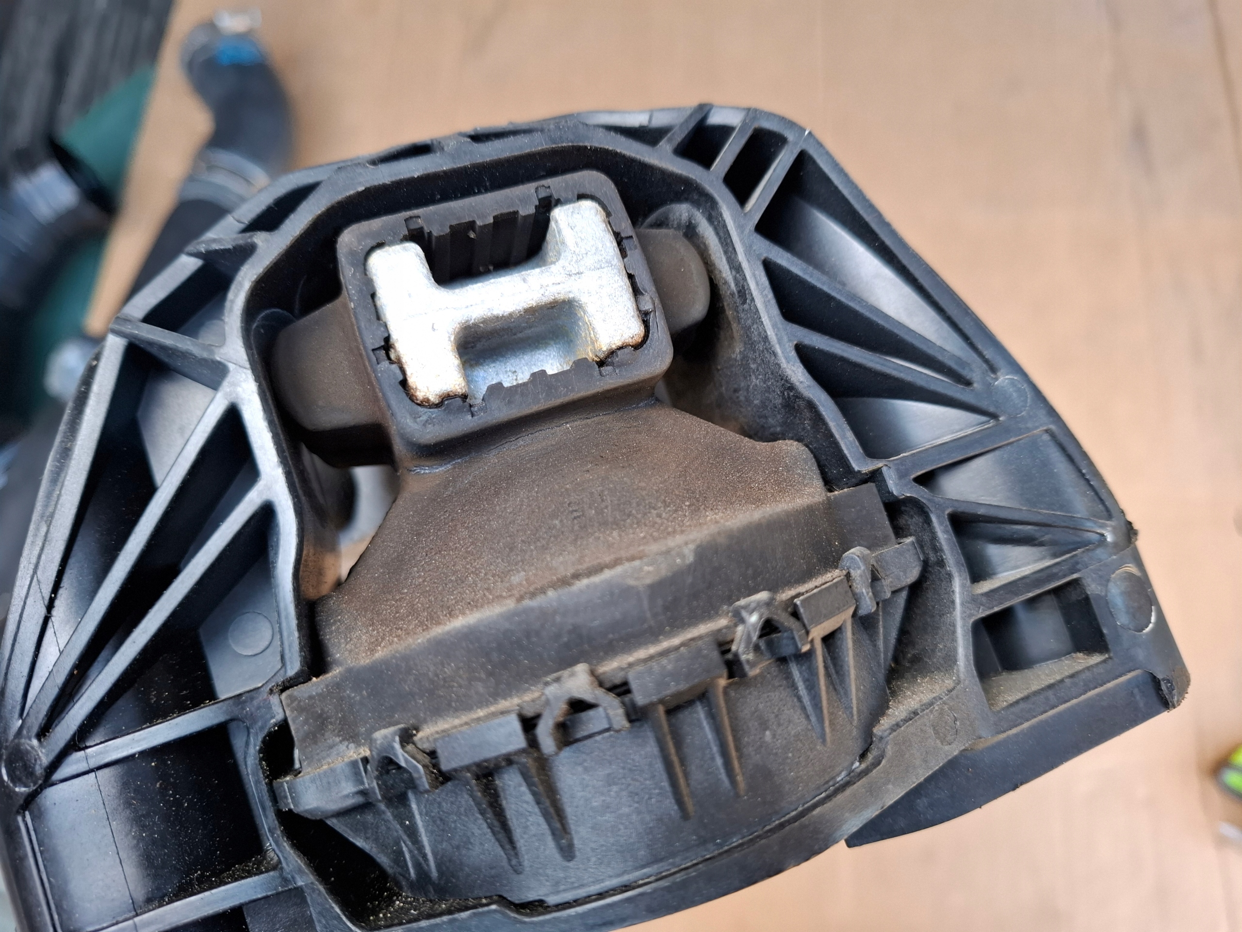 holder engine mount PEUGEOT 2008 and 1.2 VTI