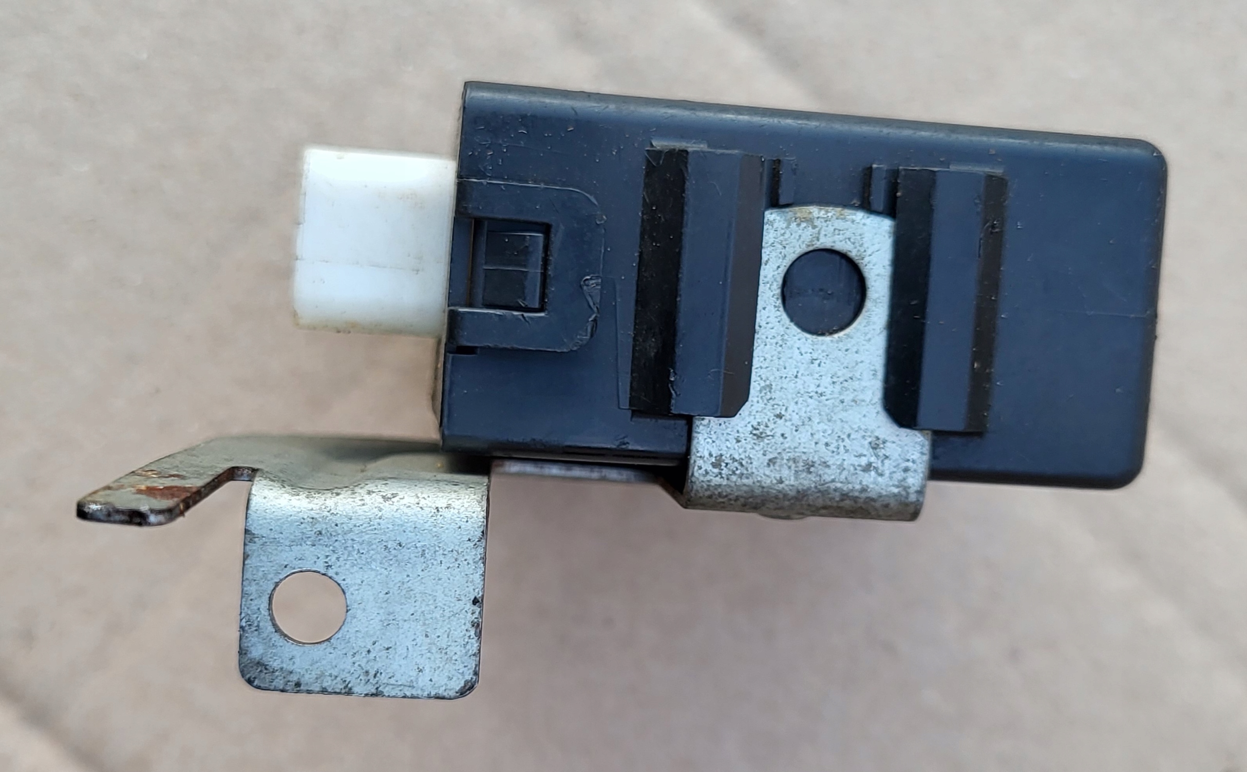 module control unit relay holder TOYOTA OE 85969-20040 068900-1780