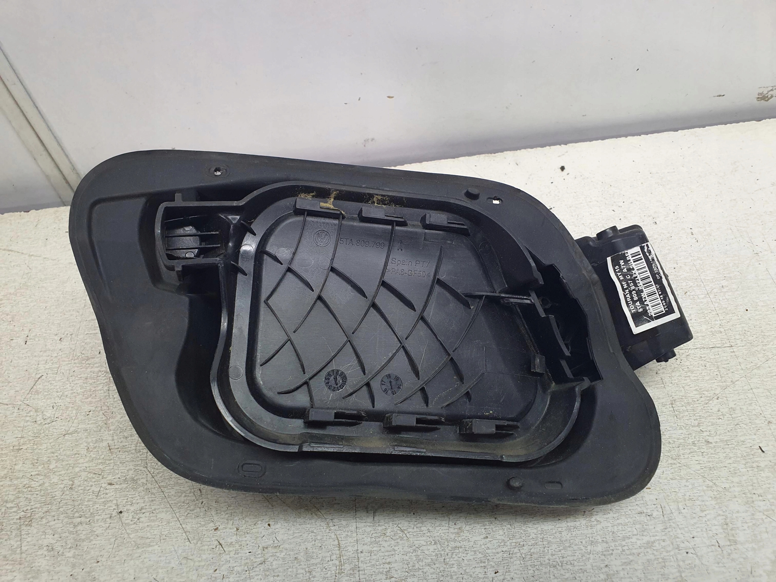 Klapka wlewu paliwa VW Touran II 16- Typ samochodu Samochody osobowe