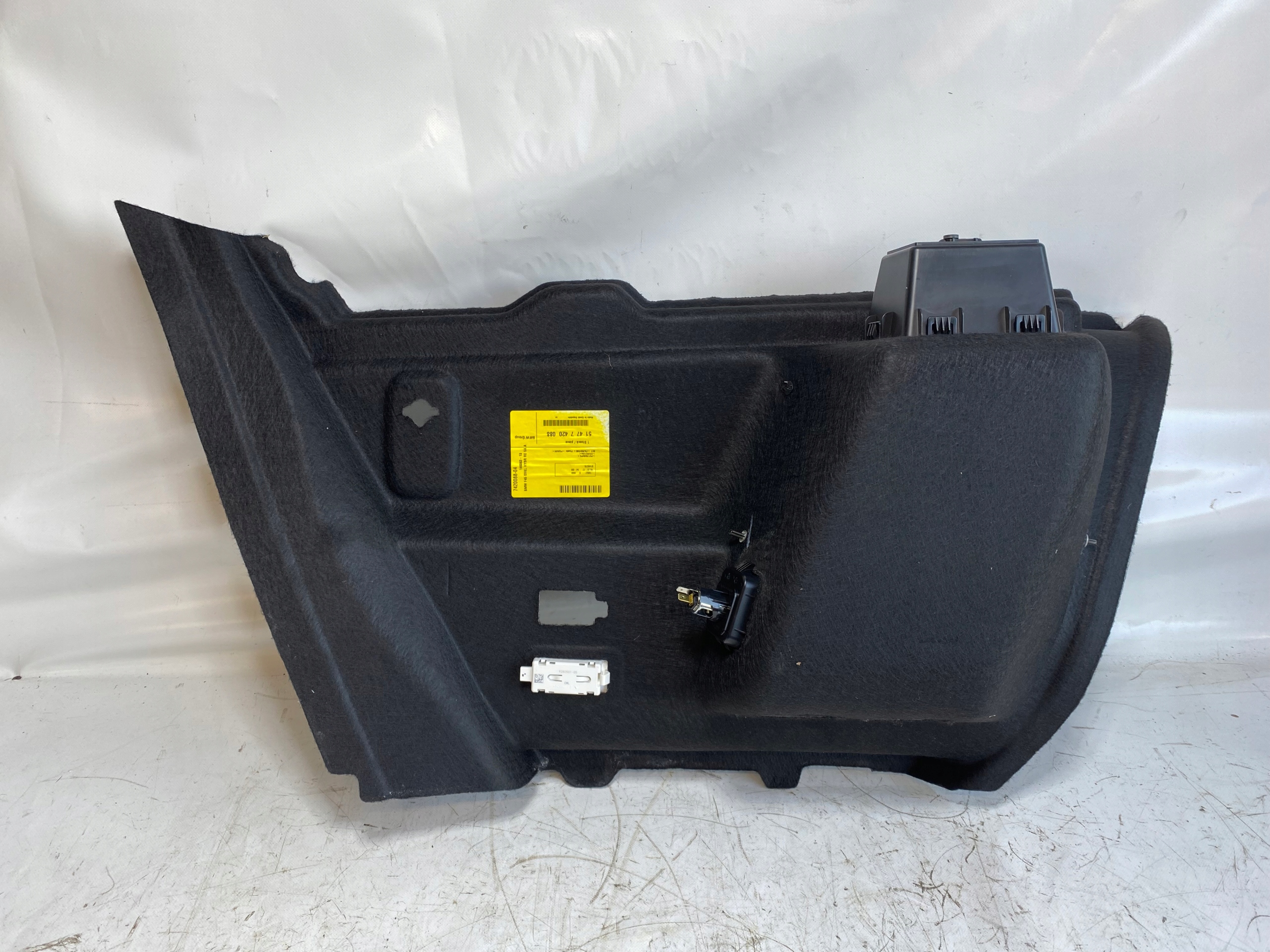 BMW F45 17r boot upholstery right 7420088