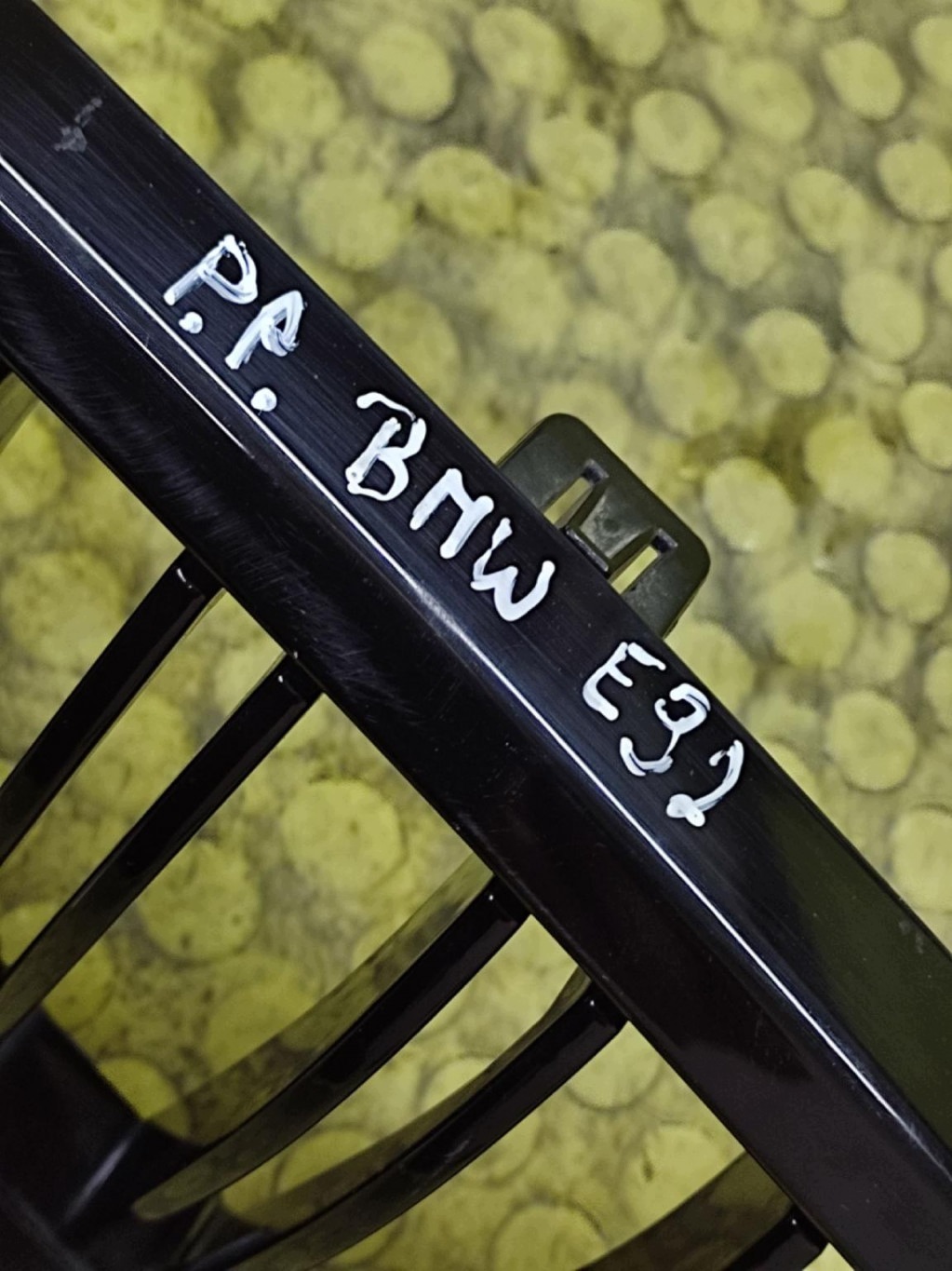 BMW E92 maska ledvinka pravá