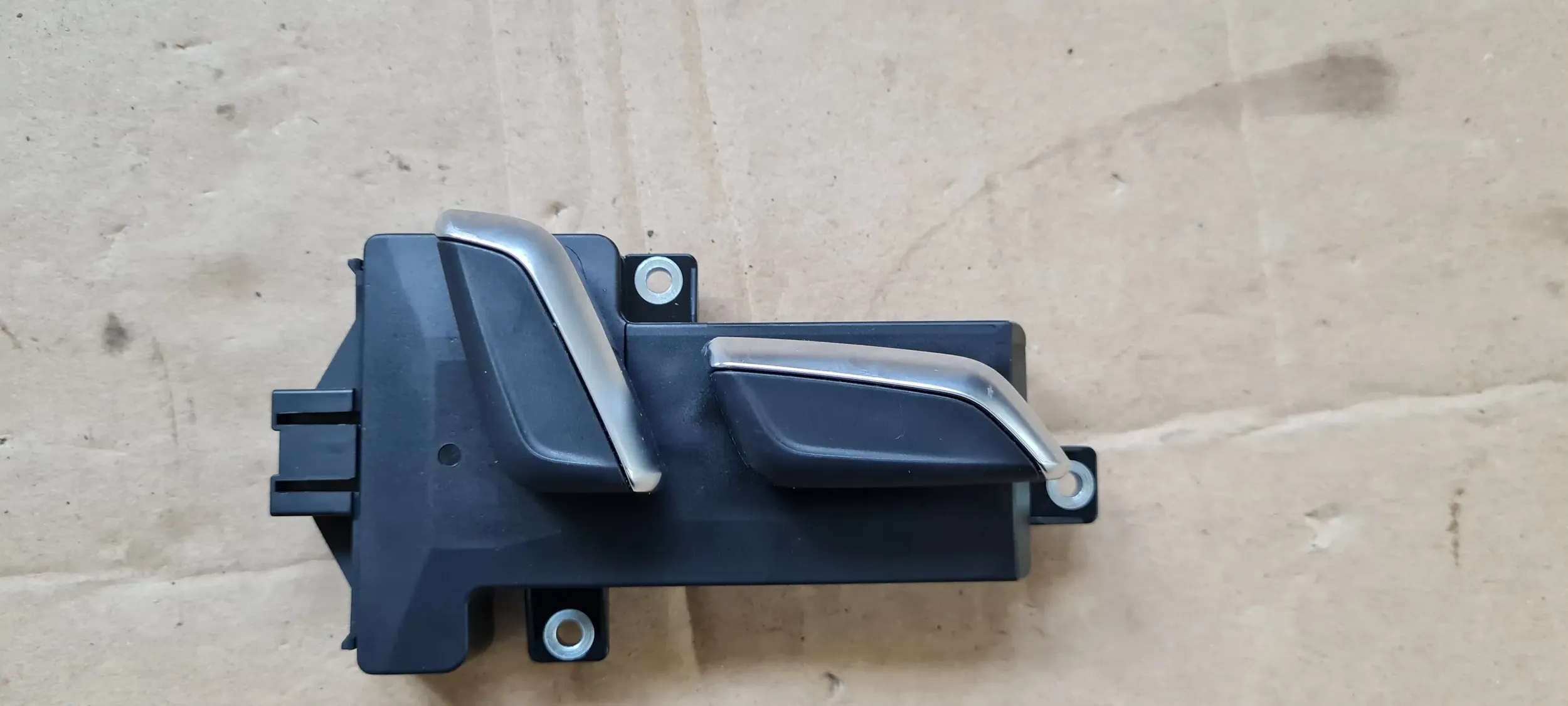 Q7 4M II switch seat right front front CHROM