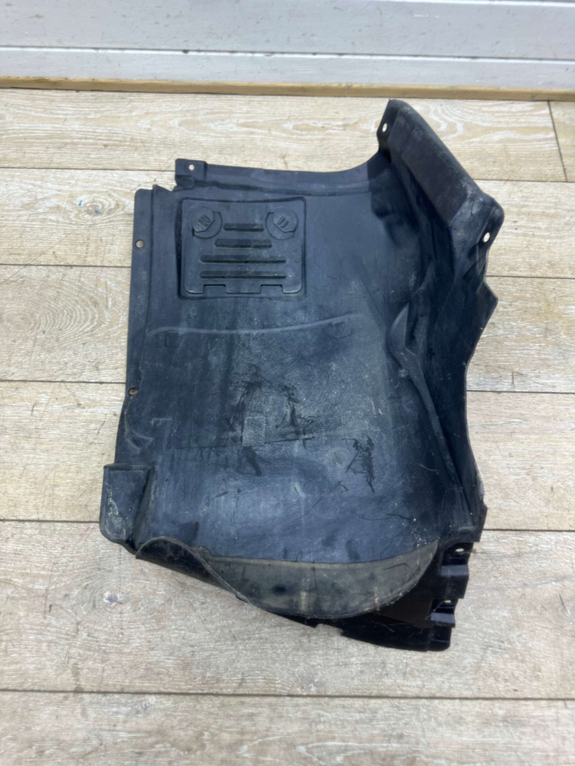 podblatník ľavý predok predné BMW E82 E88 7180149