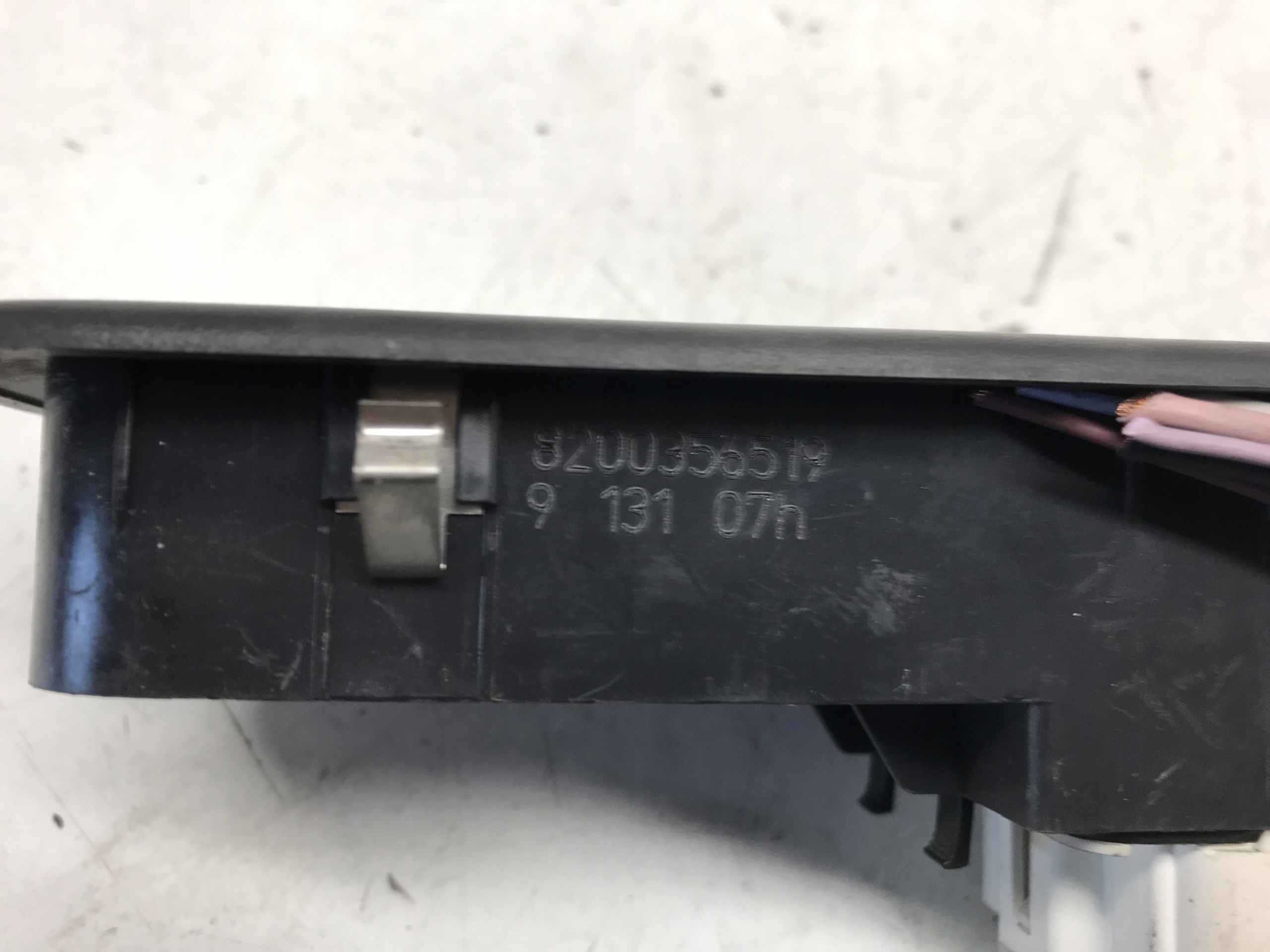 window control switch driver´s left RENAULT CLIO III 3 2 windows 8200356519 EUROPA