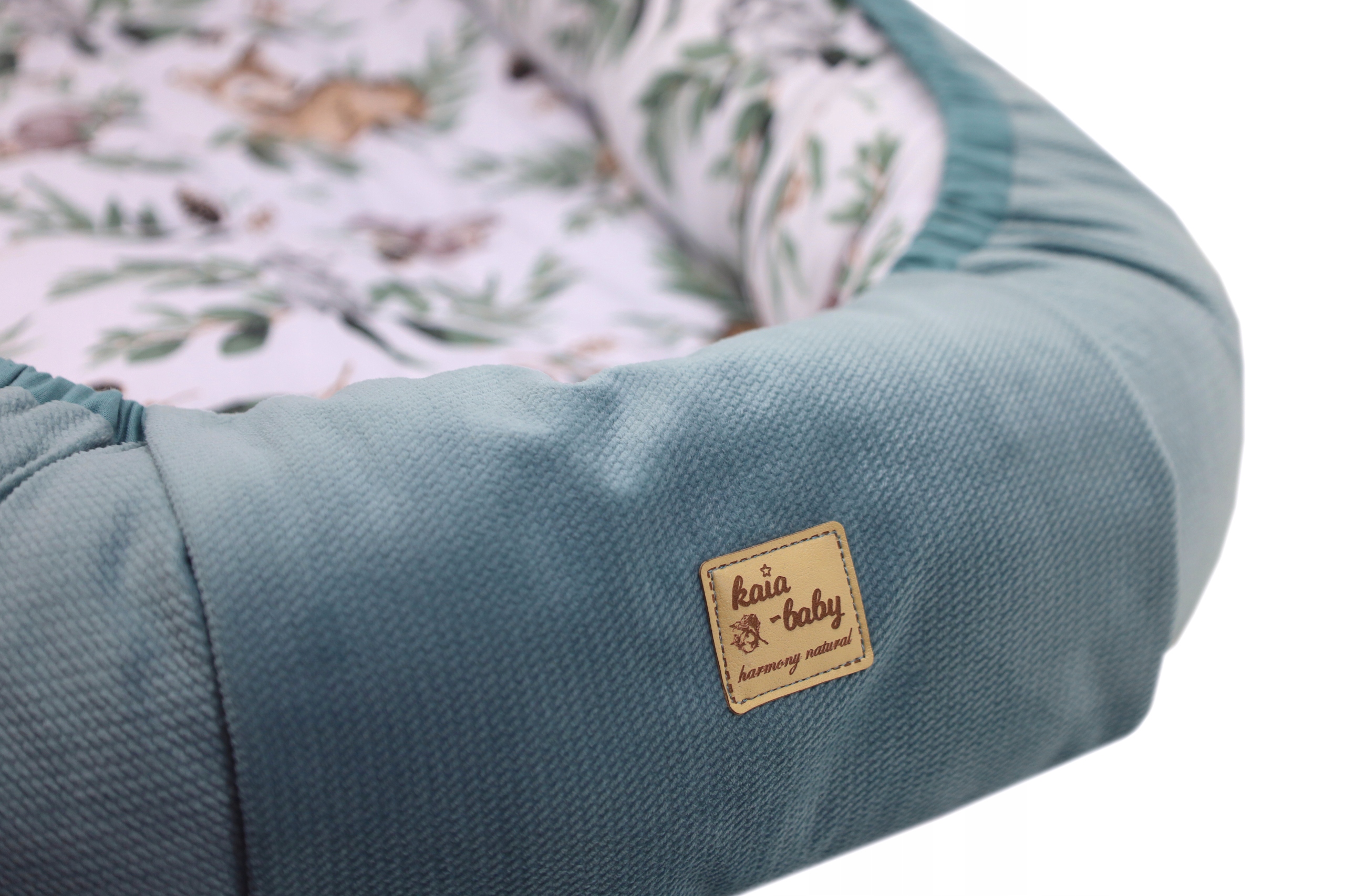 KOKON NIEMOWLĘCY GNIAZDKO OTULACZ VELVET / BAWEŁNA SARENKI Kolor dominujący odcienie zieleni