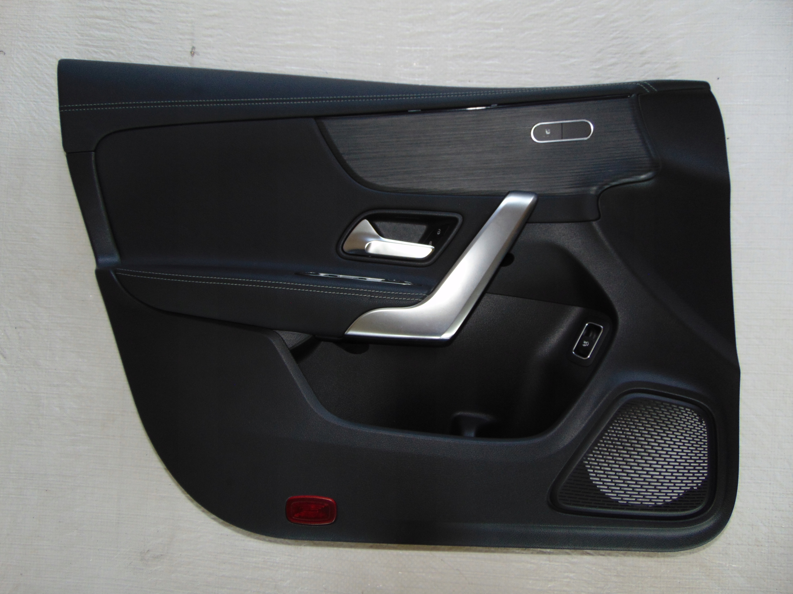 MERCEDES CLA W118 LIFT TAPICERKA BOCZEK DRZWI SKÓRA LEWA PRZÓD